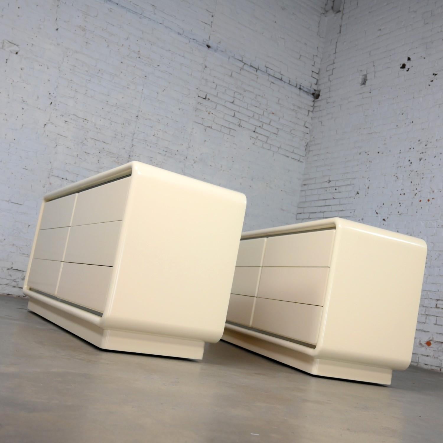 Modern Glenn of Calif Bedroom Set King Platform Bed 2 Nightstands & 2 Dressers 5