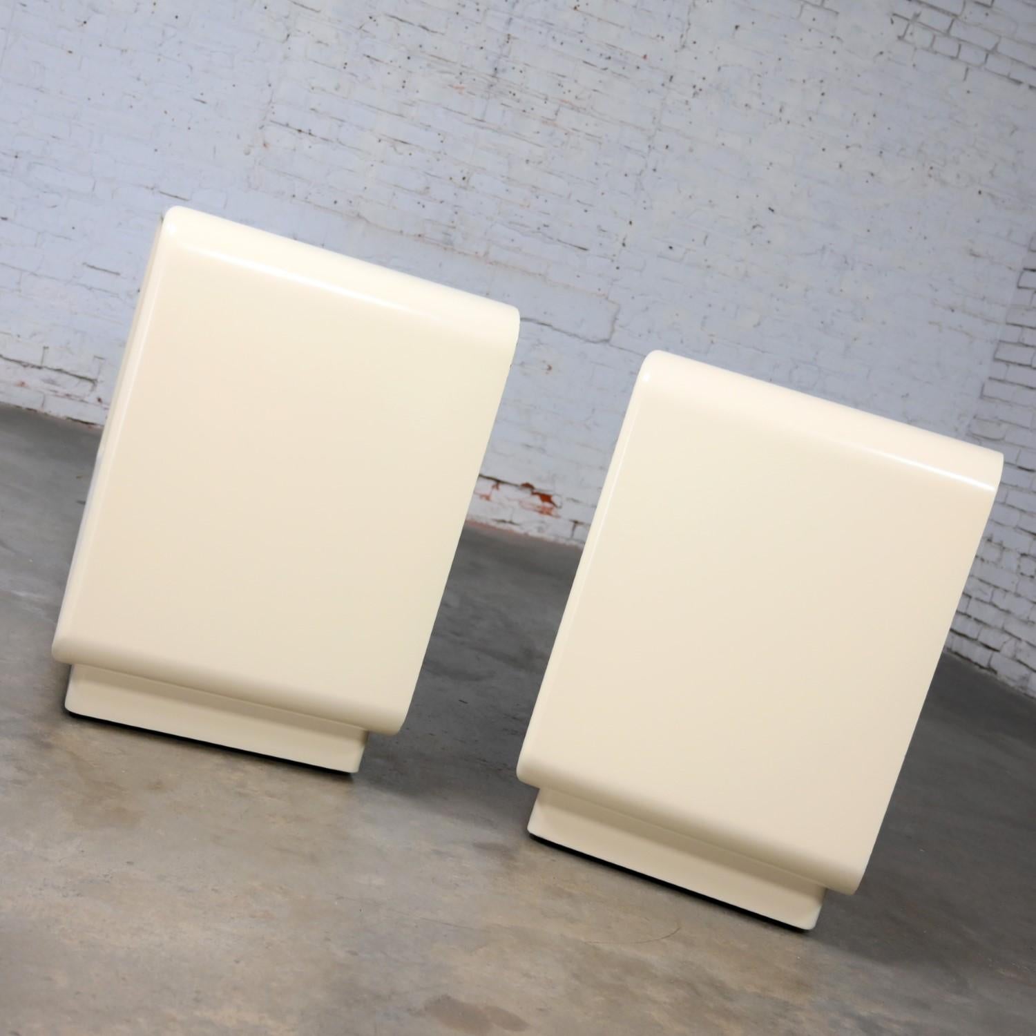Modern Glenn of California Dressers or Credenzas Off White Lacquer a Pair For Sale 5