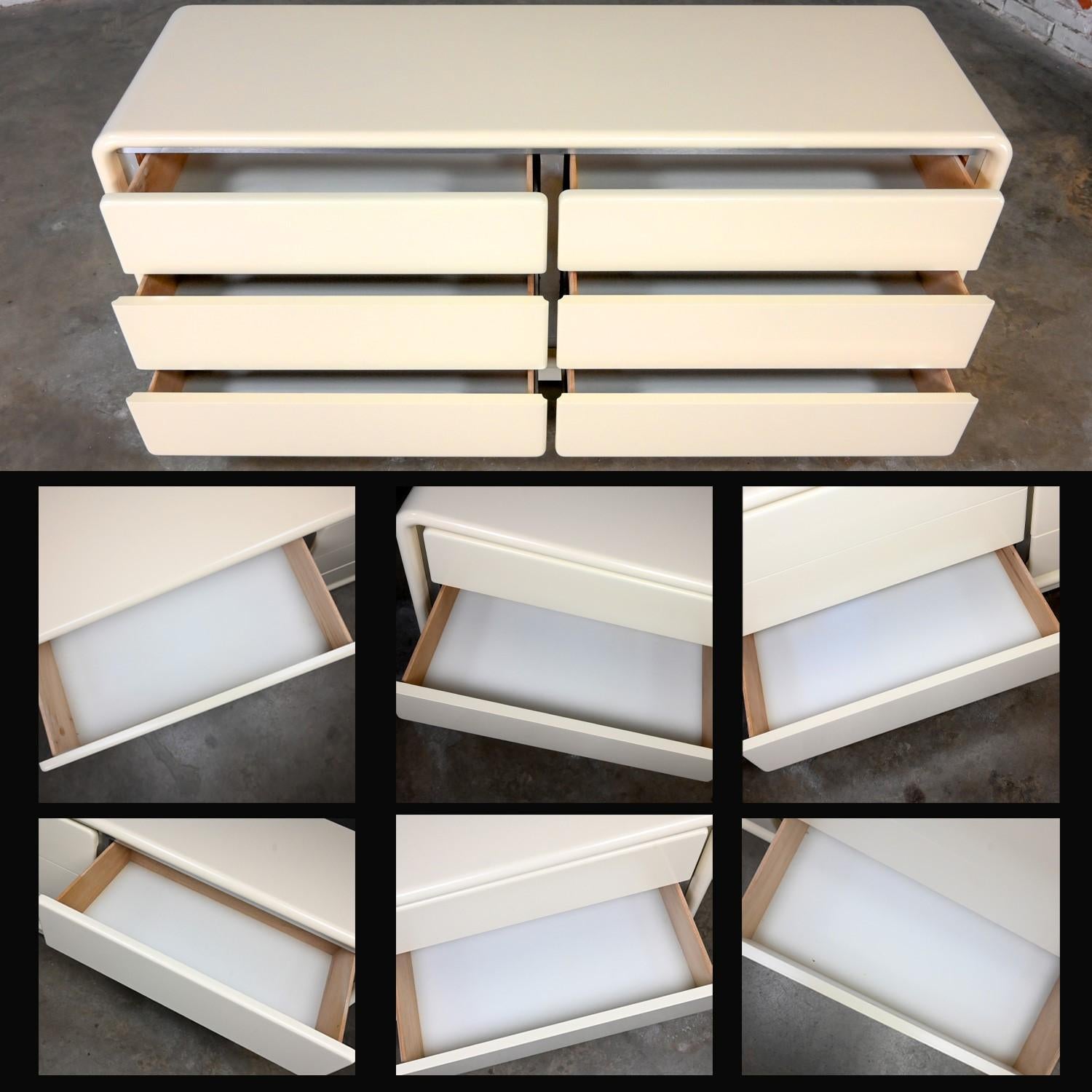 Modern Glenn of California Dressers or Credenzas Off White Lacquer a Pair For Sale 9