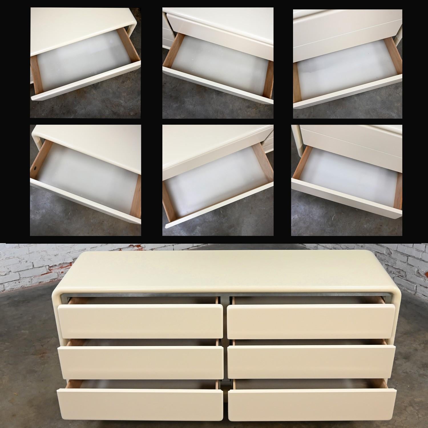 Modern Glenn of California Dressers or Credenzas Off White Lacquer a Pair For Sale 10