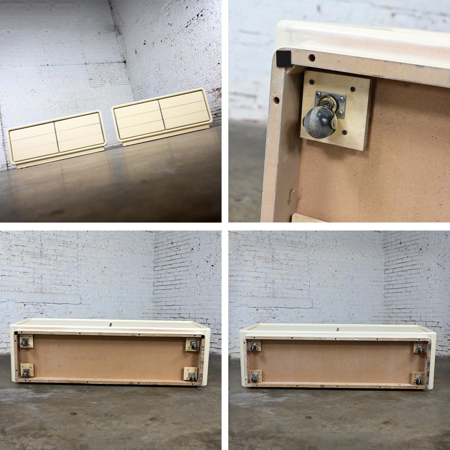Modern Glenn of California Dressers or Credenzas Off White Lacquer a Pair For Sale 13