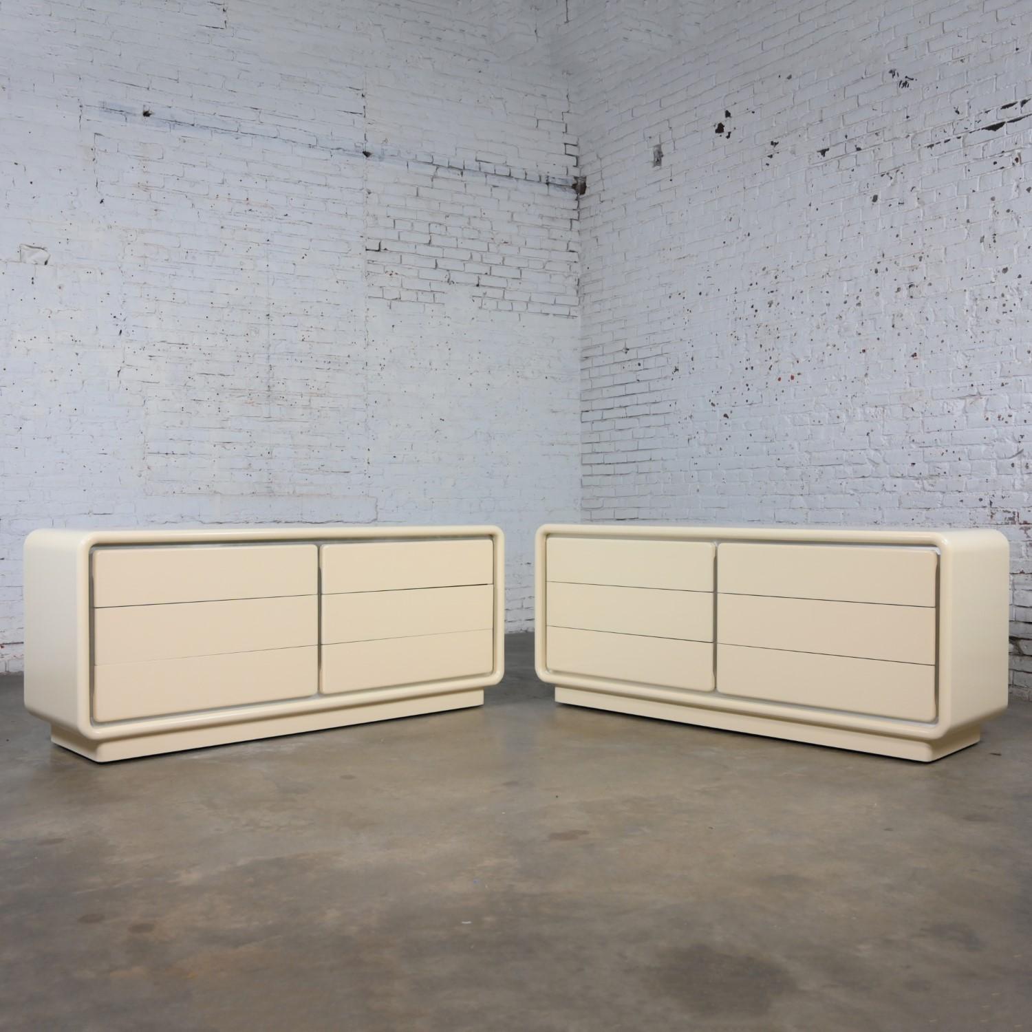 Marvelous vintage Modern to Postmodern dressers or credenzas with aluminum accents surrounding the drawers by Glenn of California, a pair. Beautiful condition, keeping in mind that this is vintage and not new so will have signs of use and wear even