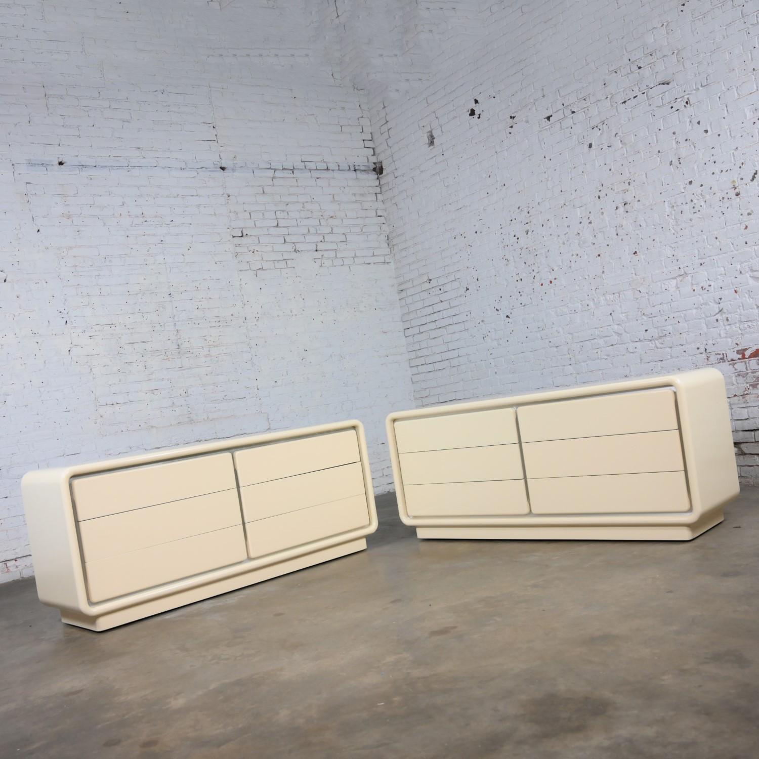 Modern Glenn of California Dressers or Credenzas Off White Lacquer a Pair For Sale 14