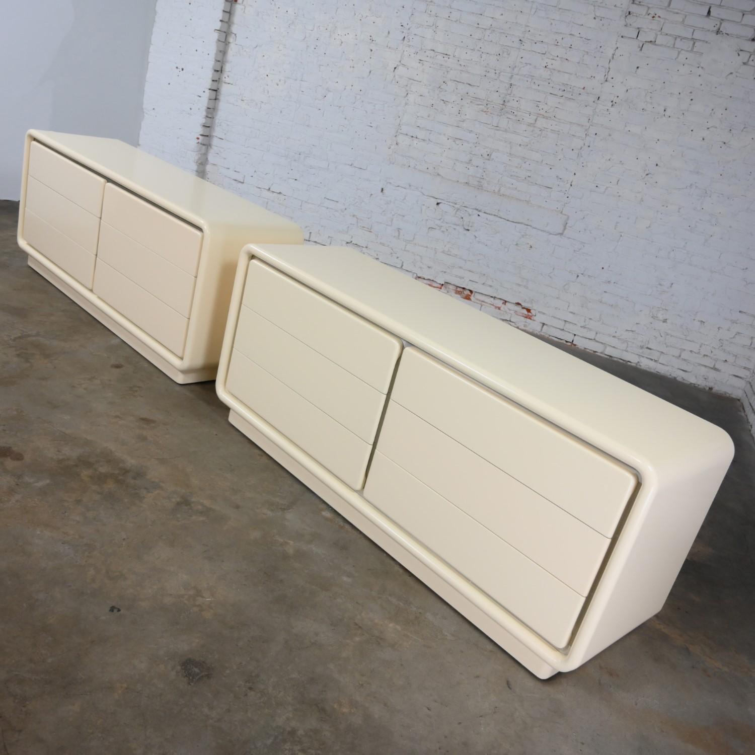 Modern Glenn of California Dressers or Credenzas Off White Lacquer a Pair In Good Condition For Sale In Topeka, KS