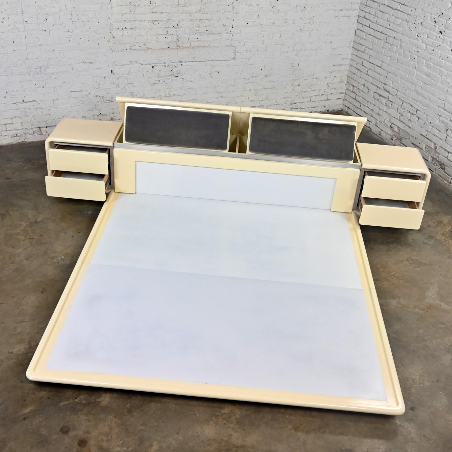 Modern Glenn of California Platform King Bed & 2 Nightstands Off White Lacquer 5