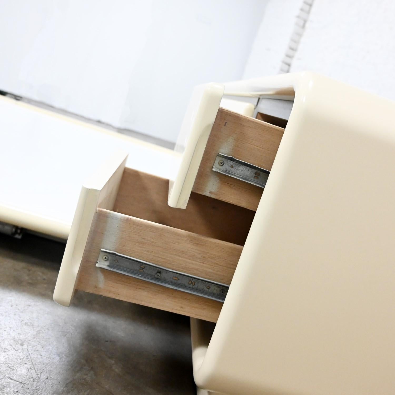 Modern Glenn of California Platform King Bed & 2 Nightstands Off White Lacquer 8