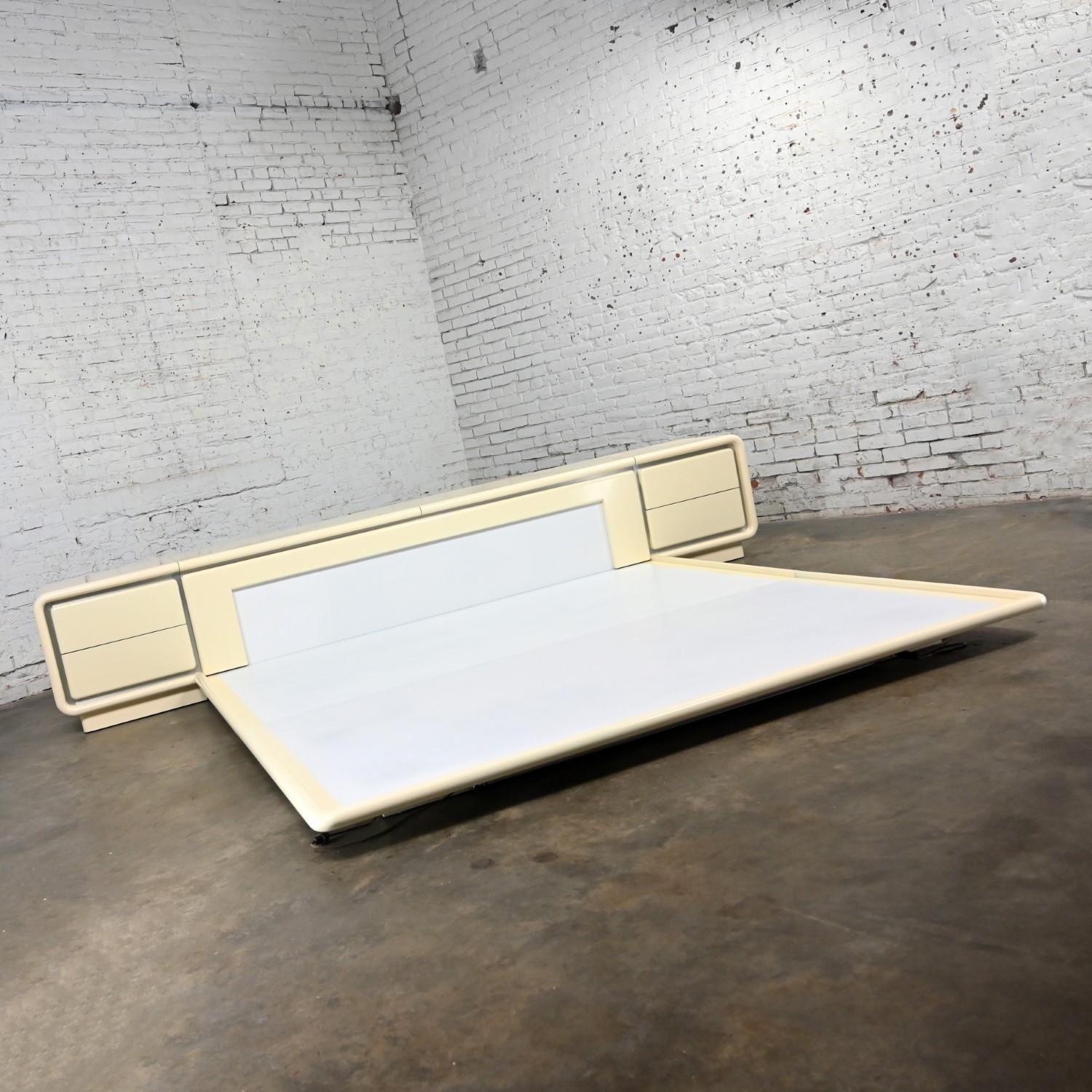 20th Century Modern Glenn of California Platform King Bed & 2 Nightstands Off White Lacquer