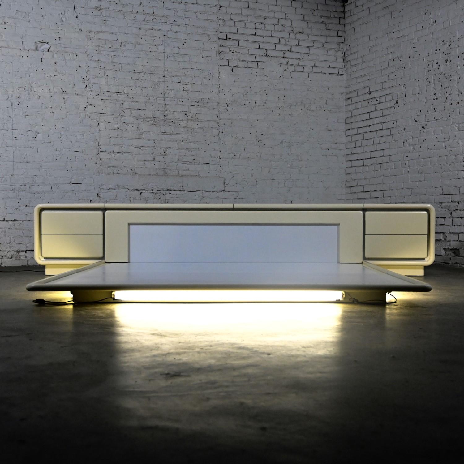Modern Glenn of California Platform King Bed & 2 Nightstands Off White Lacquer 2