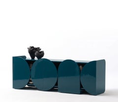 Modernes, hochglanzlackiertes Sideboard im Mogg-Design, RAL 5020, im Bauhaus-Stil