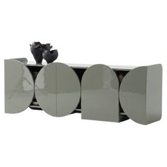 Modernes, hochglanzlackiertes Sideboard im Mogg-Design, RAL 7033, im Bauhaus-Stil