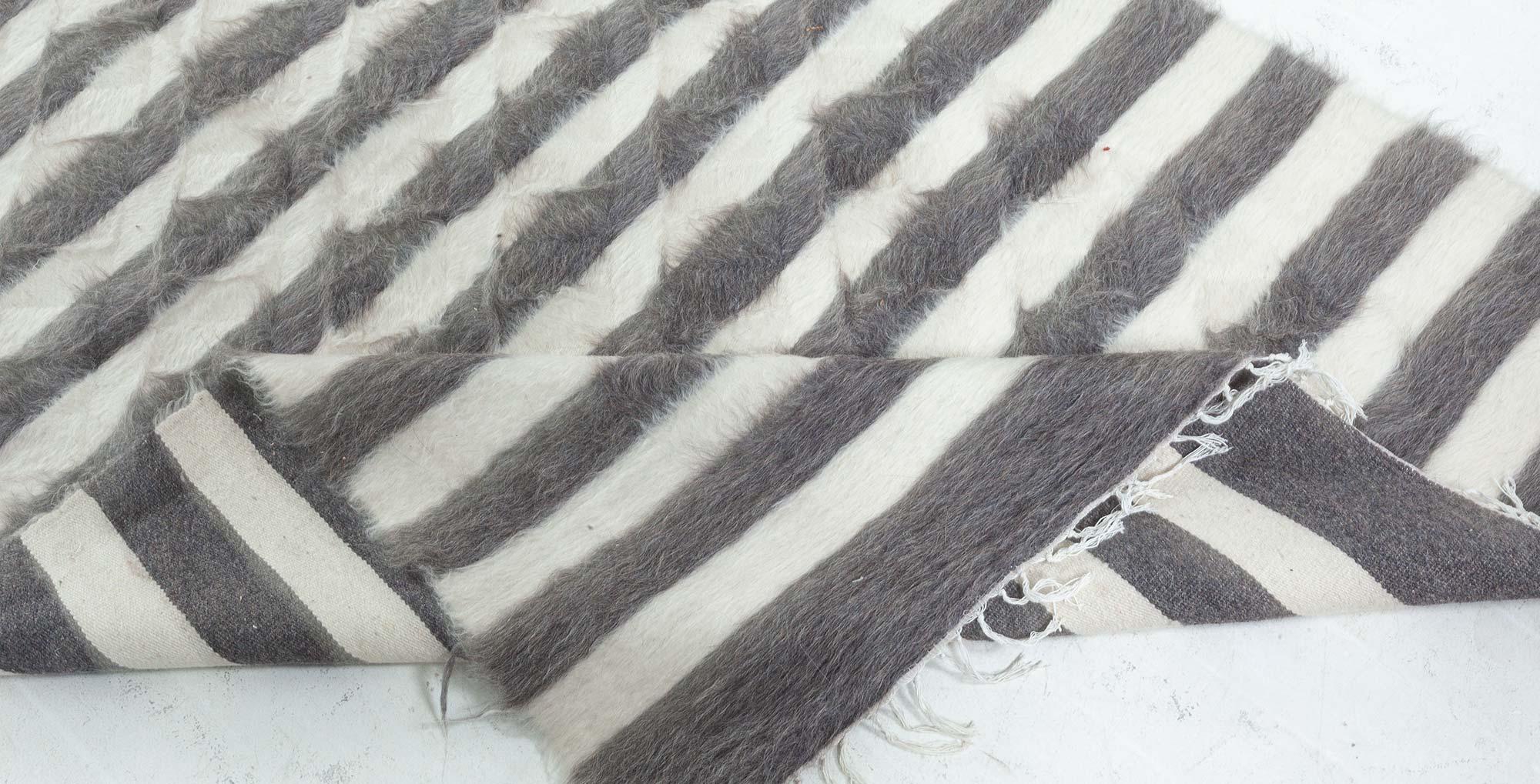Corredera moderna de pelo de cabra de Doris Leslie Blau Otro en venta