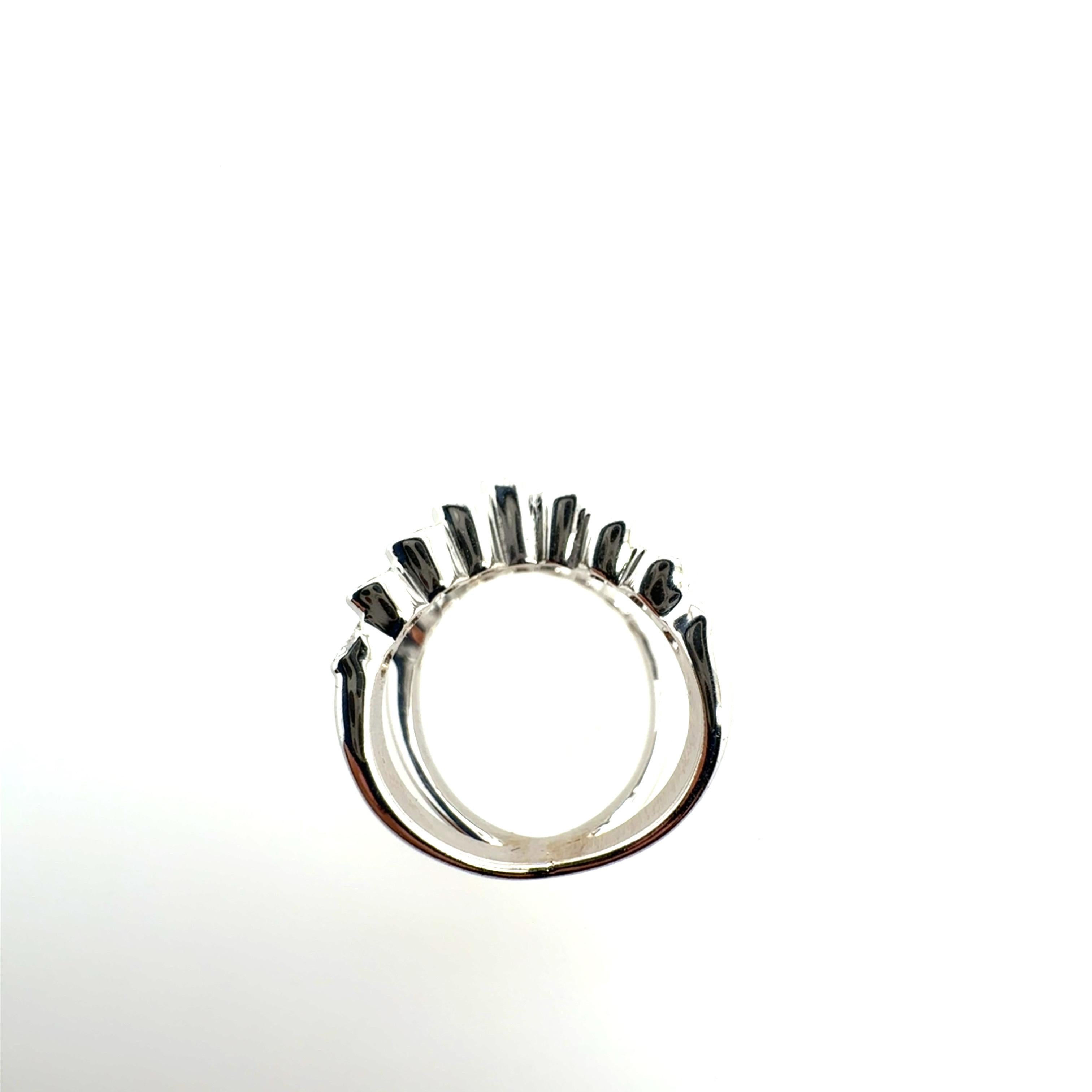 Moderner Gold 1 Karat Natürlicher Farbloser Runder Diamant Criss Cross Ring im Zustand „Gut“ im Angebot in Los Angeles, CA