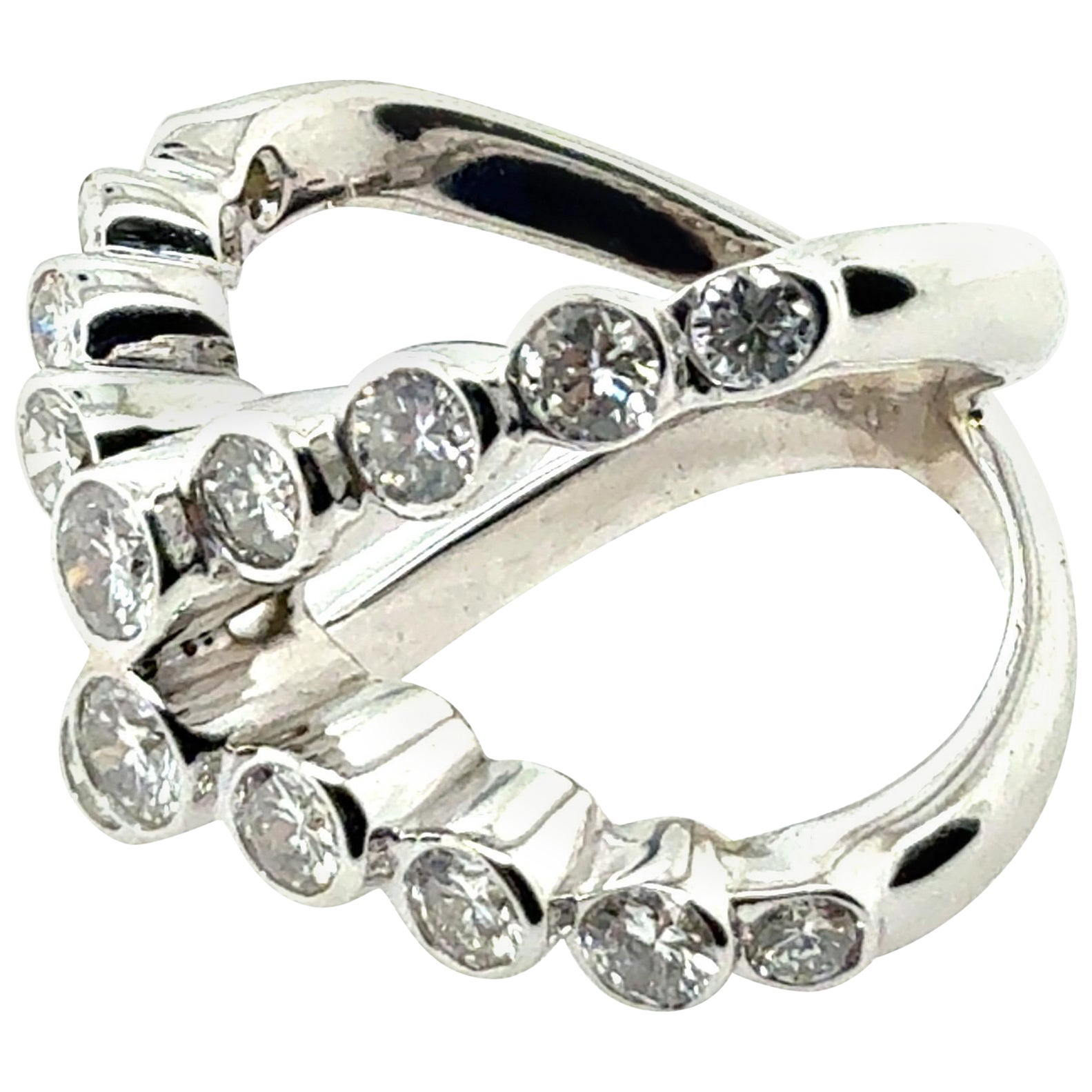 Moderner Gold 1 Karat Natürlicher Farbloser Runder Diamant Criss Cross Ring im Angebot