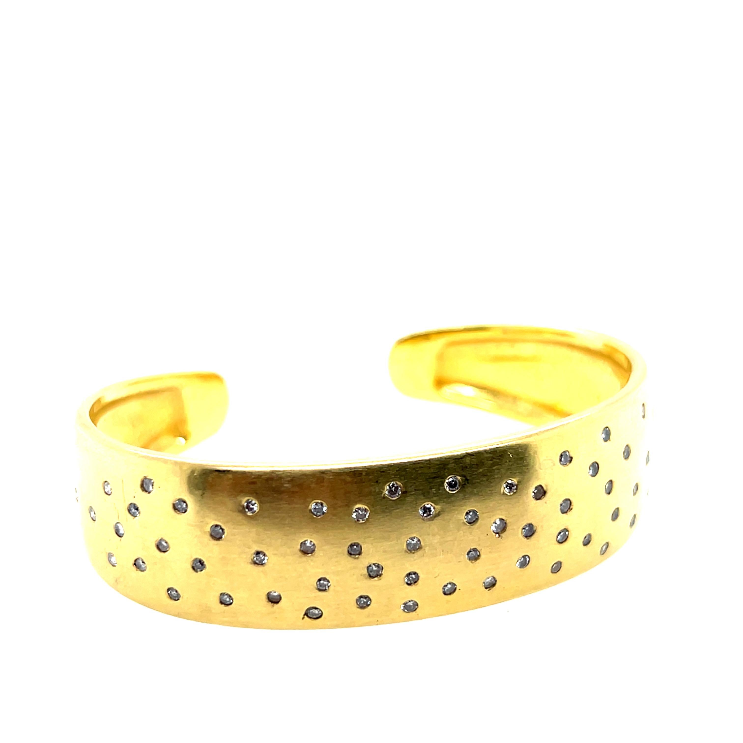 Moderne Bracelet jonc moderne en or avec diamants naturels de 1,10 carat signé par Raoul Sosa en vente