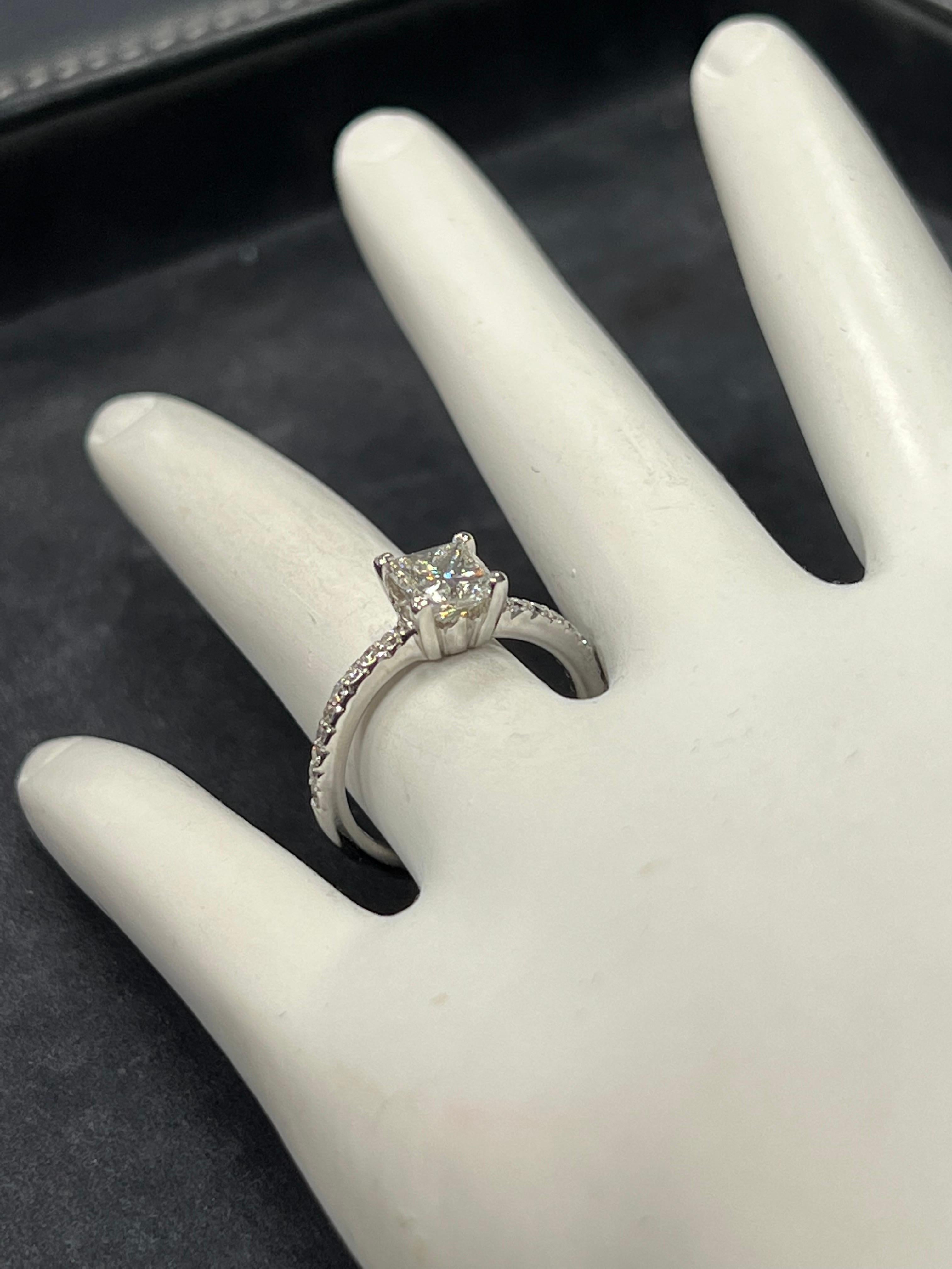 Princess Cut Modern Gold 1.11 Carat EGL USA Certified Natural H VVS2 Princess Diamond Ring For Sale