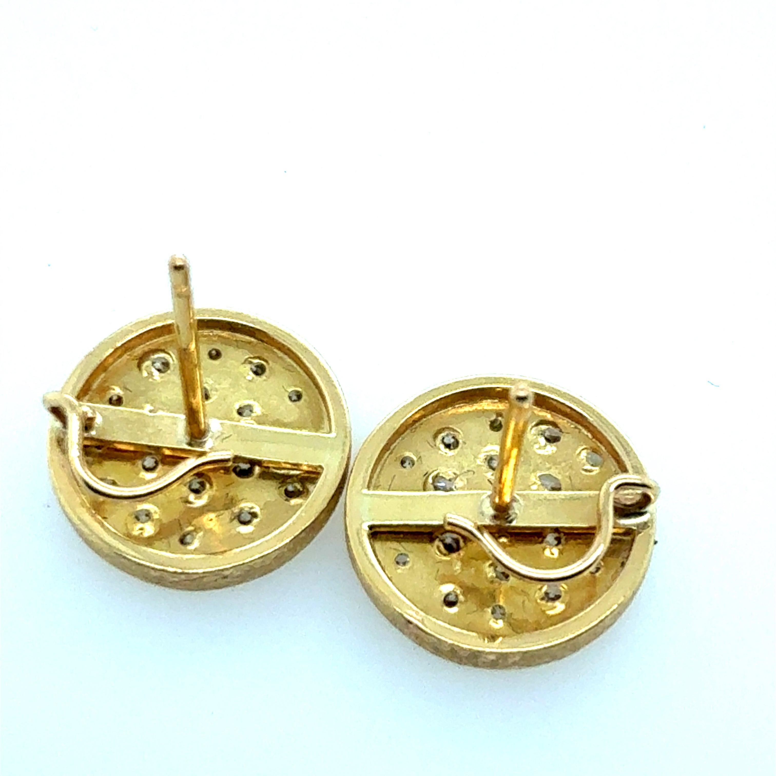 Modern Gold 1.30 Carat Natural Colorless Diamond Half-Inch Round Earrings In Good Condition For Sale In Los Angeles, CA