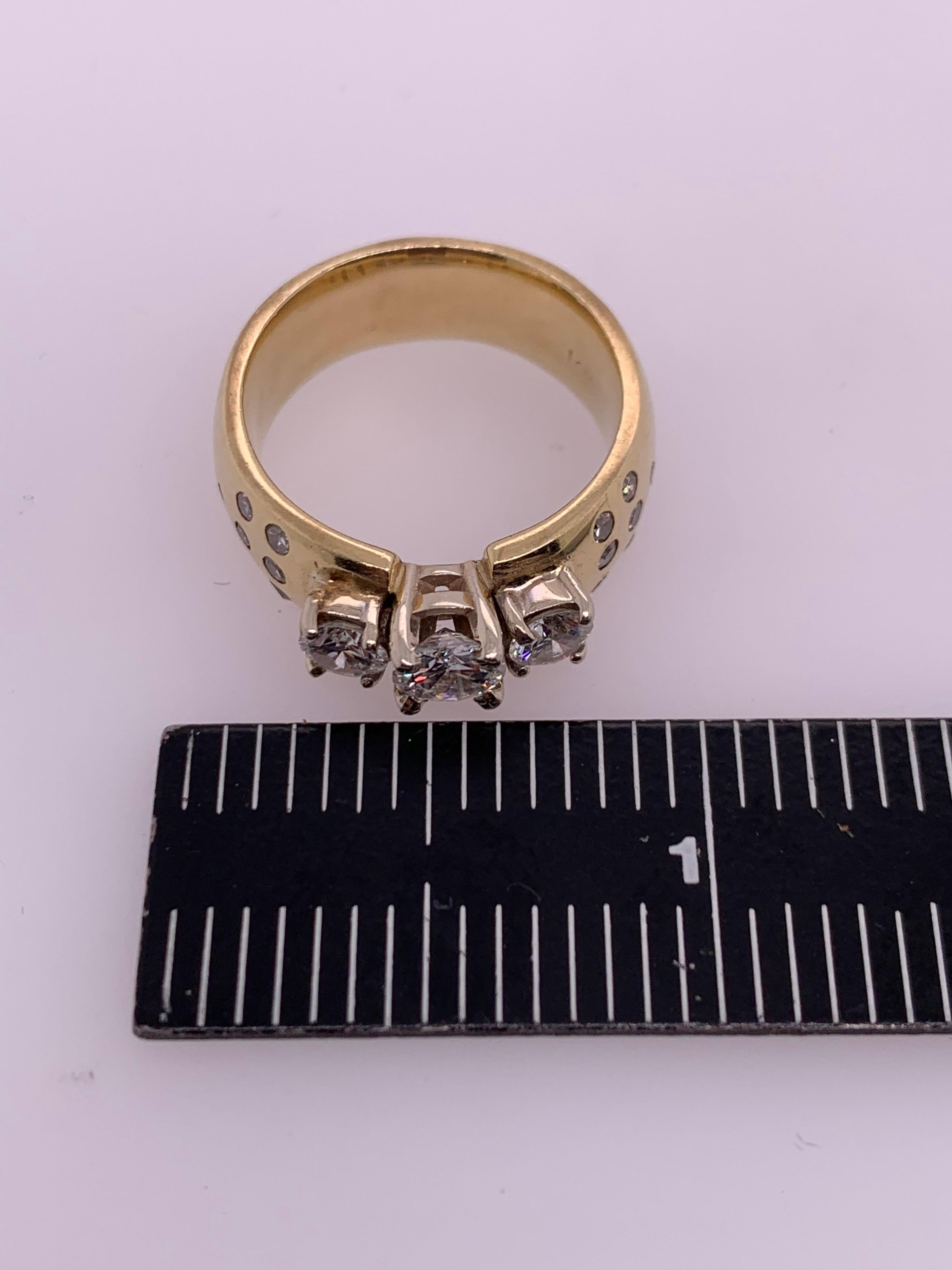 Anillo de compromiso de oro moderno con diamante redondo natural de 1,40 quilates y piedra preciosa de cóctel en venta 4