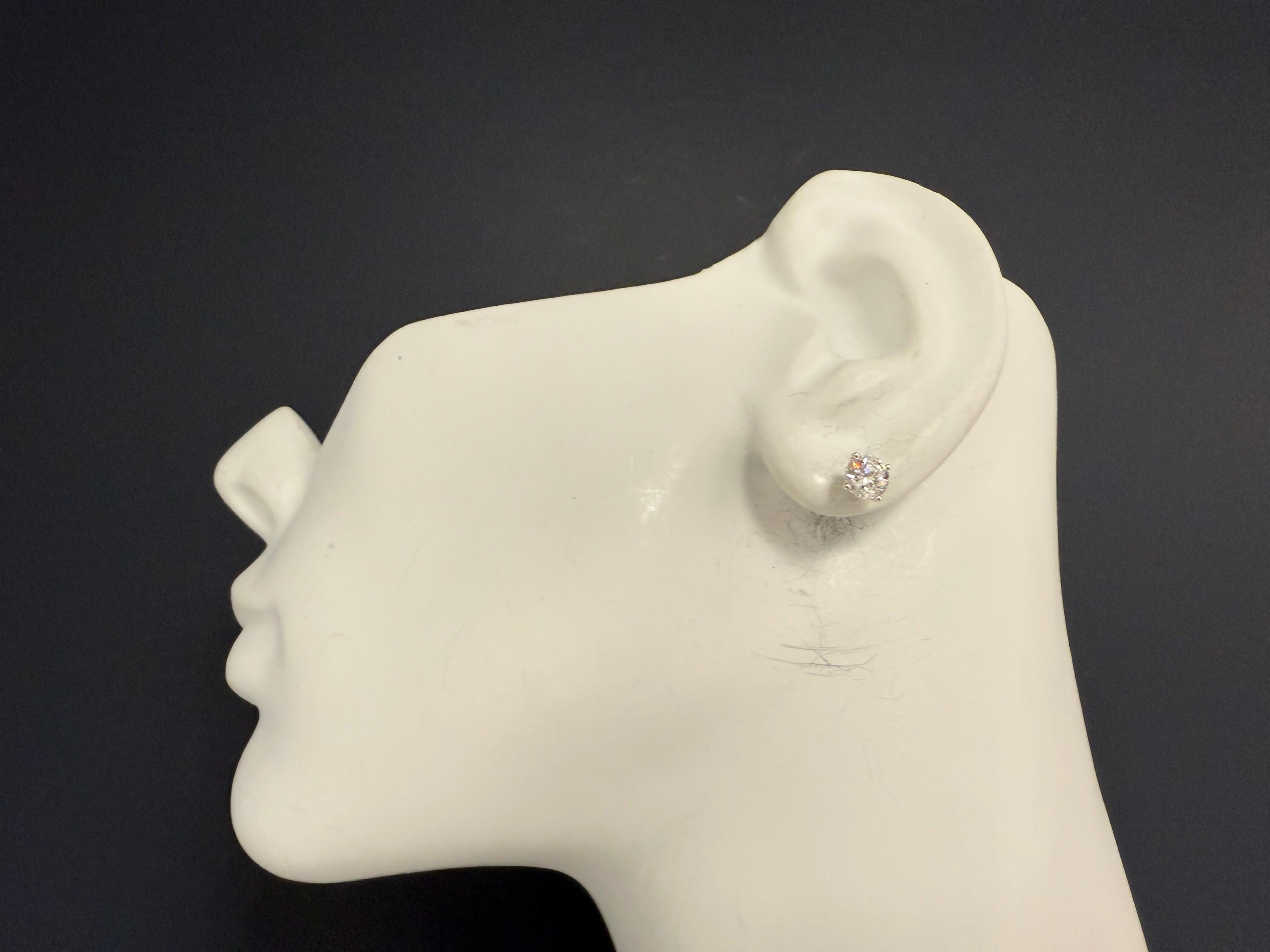 Modern Gold 1.43 Carat Natural EGL Certified E Color Diamond Stud Earrings For Sale 1
