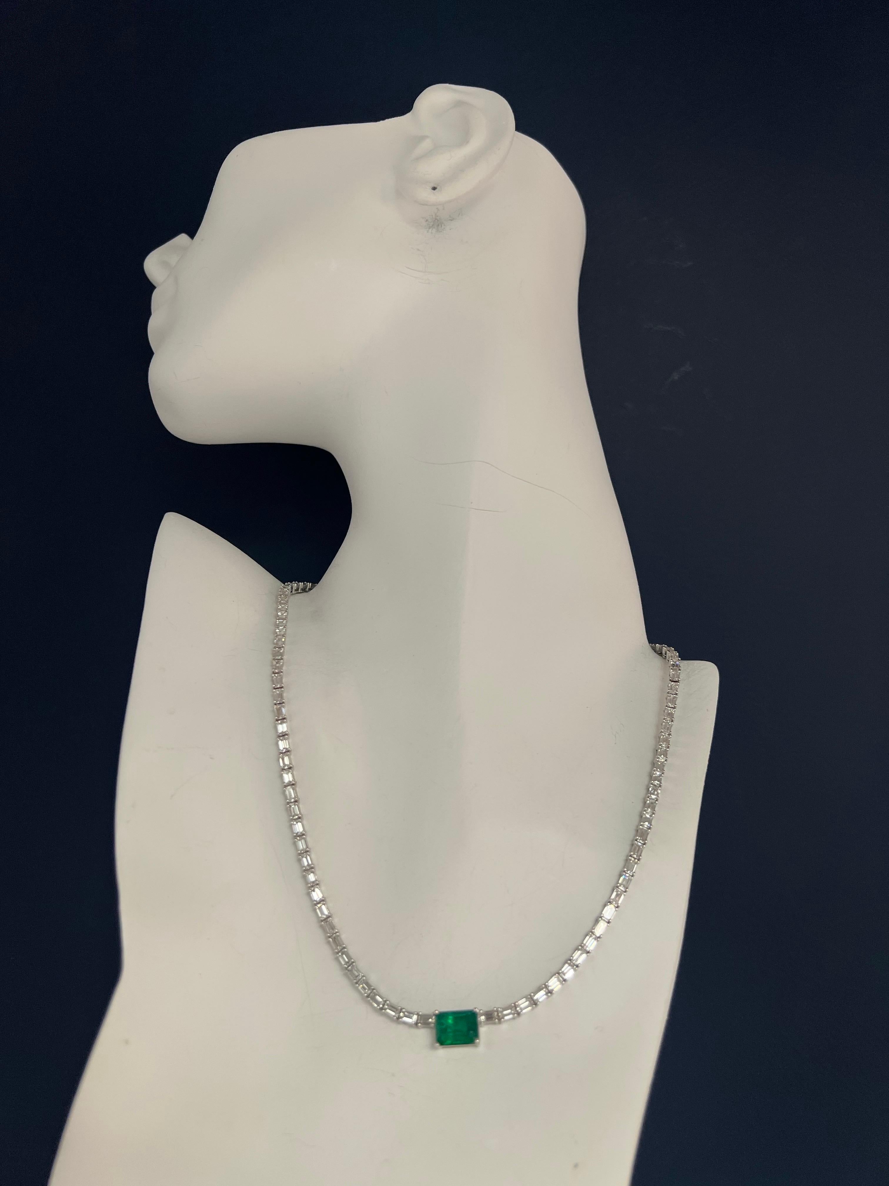 Modern Gold 14.77 Carat Natural GIA Certified Zambian Emerald & Diamond Necklace For Sale 5