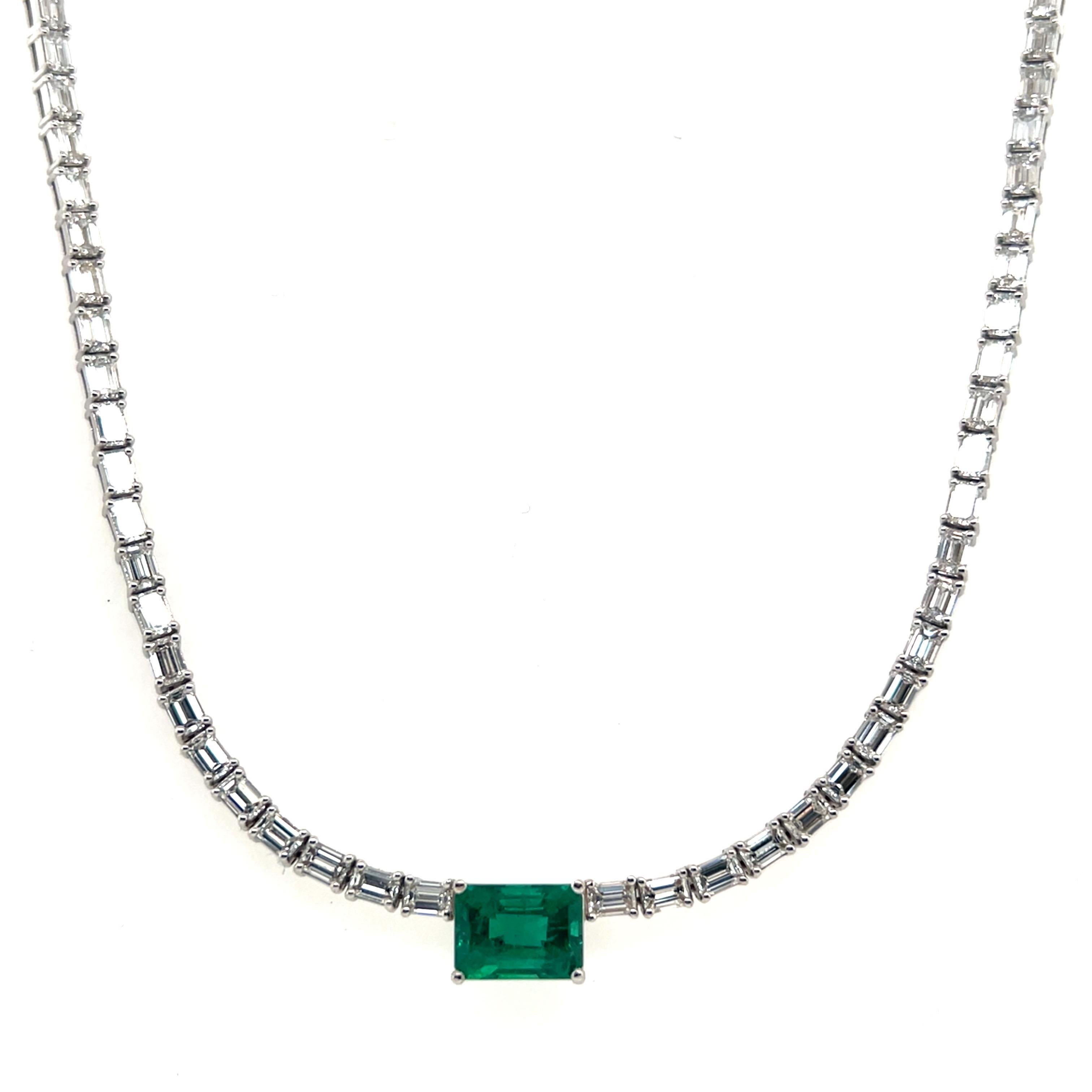 Modern Gold 14.77 Carat Natural GIA Certified Zambian Emerald & Diamond Necklace In Good Condition For Sale In Los Angeles, CA