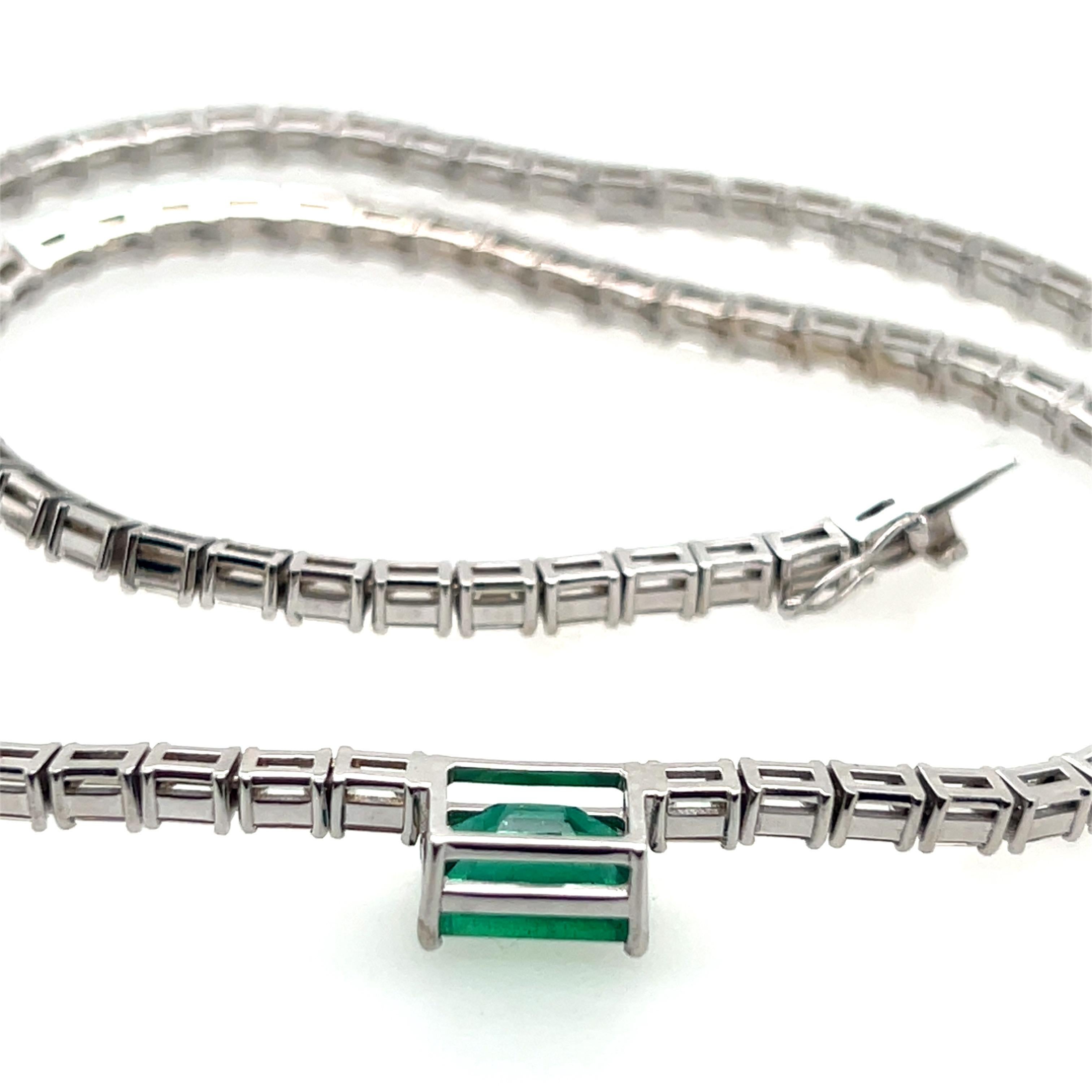 Modern Gold 14.77 Carat Natural GIA Certified Zambian Emerald & Diamond Necklace For Sale 1