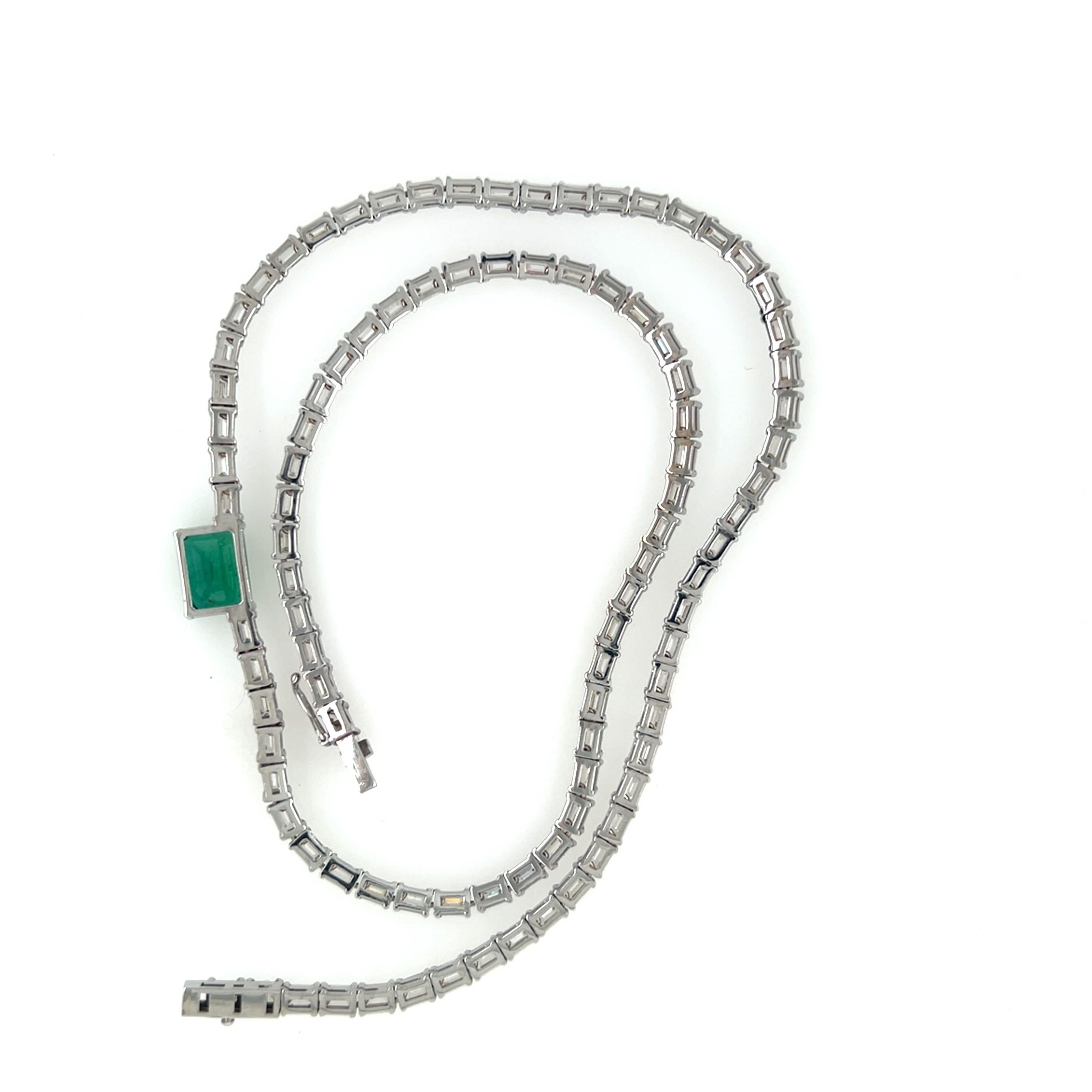 Modern Gold 14.77 Carat Natural GIA Certified Zambian Emerald & Diamond Necklace For Sale 2