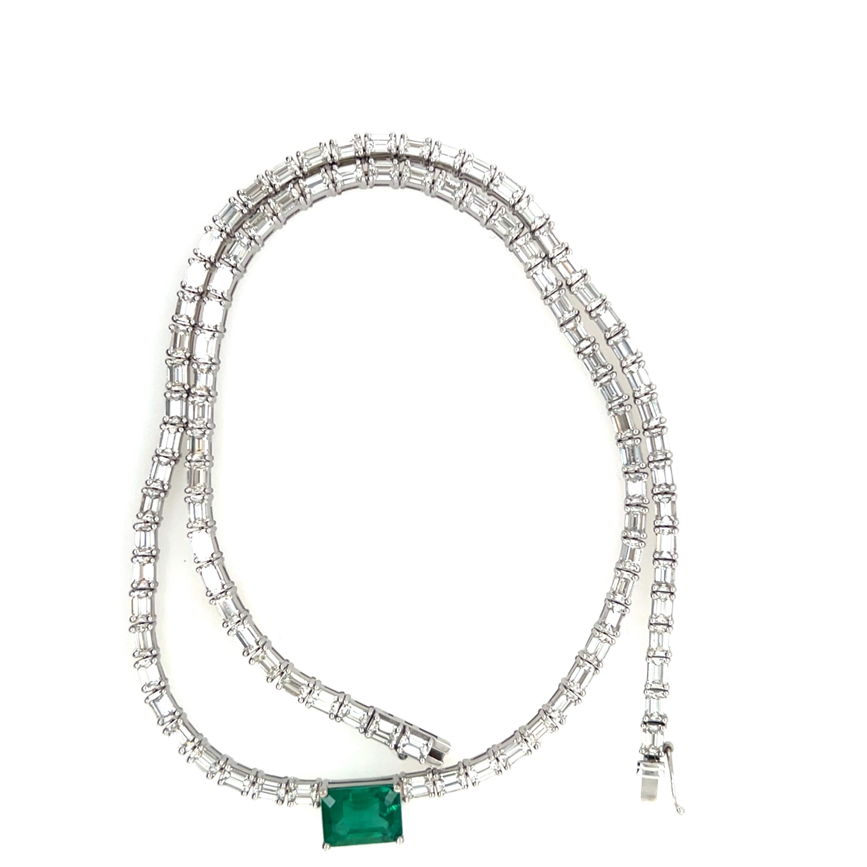 Modern Gold 14.77 Carat Natural GIA Certified Zambian Emerald & Diamond Necklace For Sale 3
