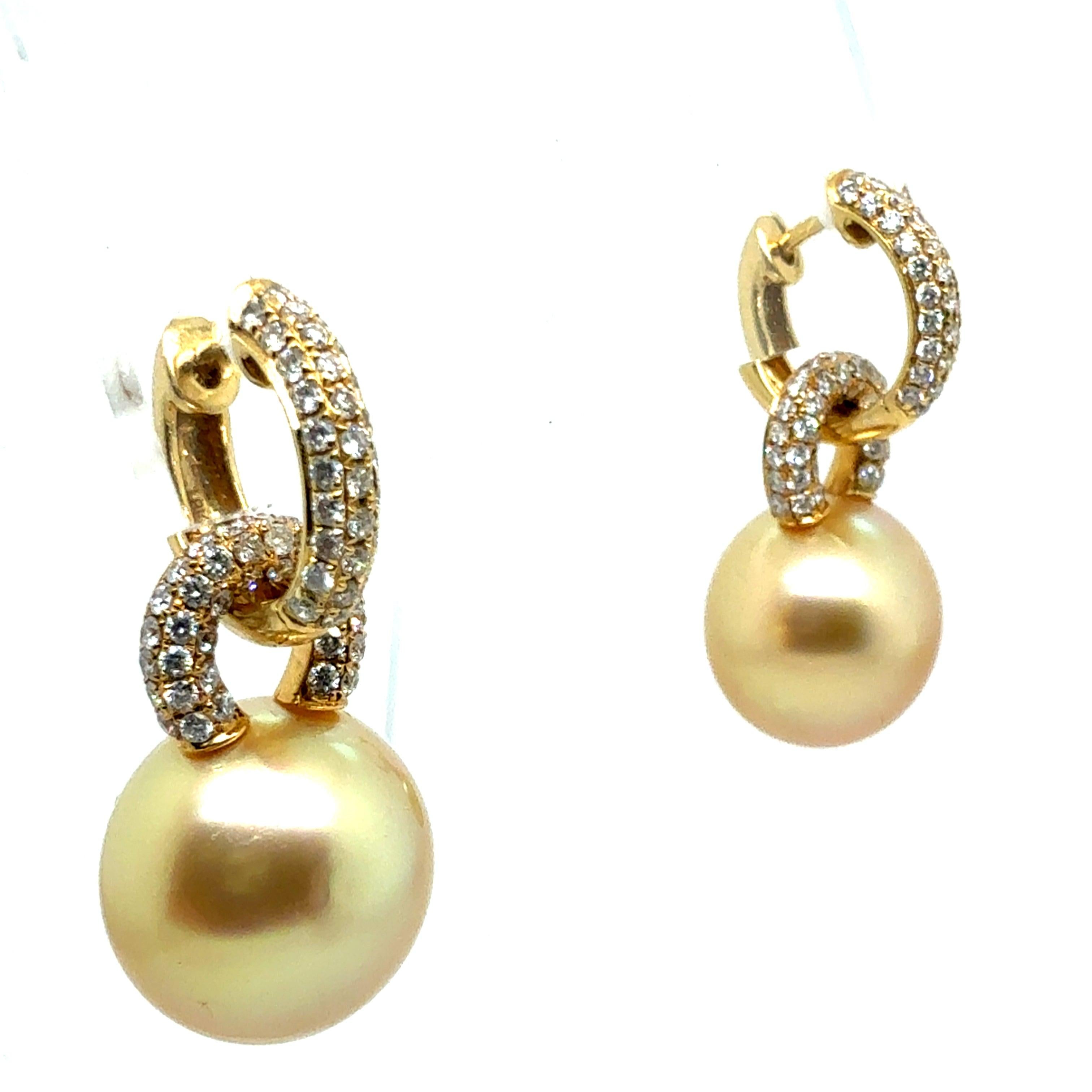 Pendientes de Oro Moderno con Diamante Natural de 1,5 ct y Perla del Mar del Sur Champaña en Bueno estado para la venta en Los Angeles, CA