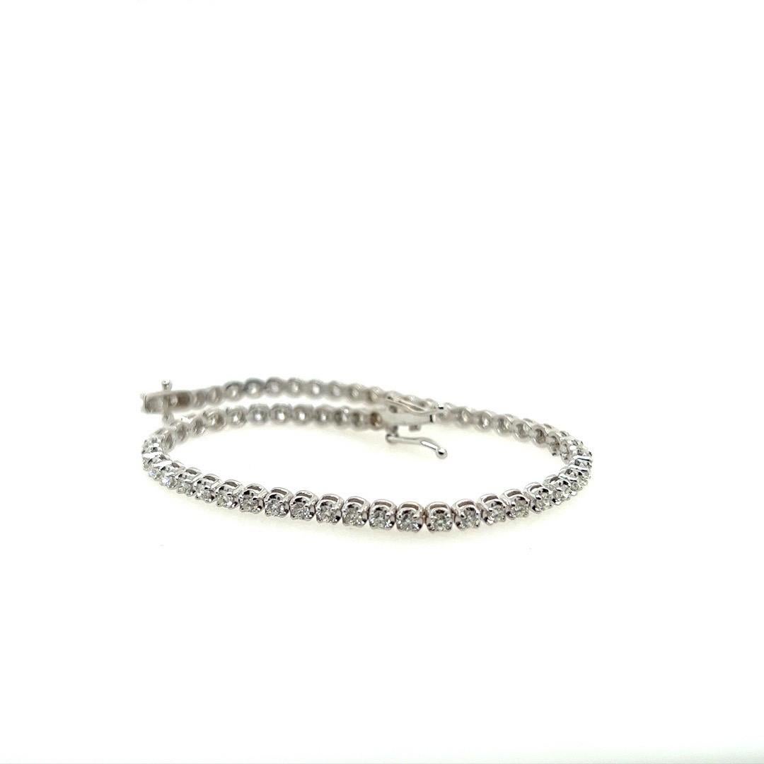 Modern Gold 2.00 Carat Natural Round Brilliant G-H VS Diamond Tennis Bracelet In Good Condition For Sale In Los Angeles, CA