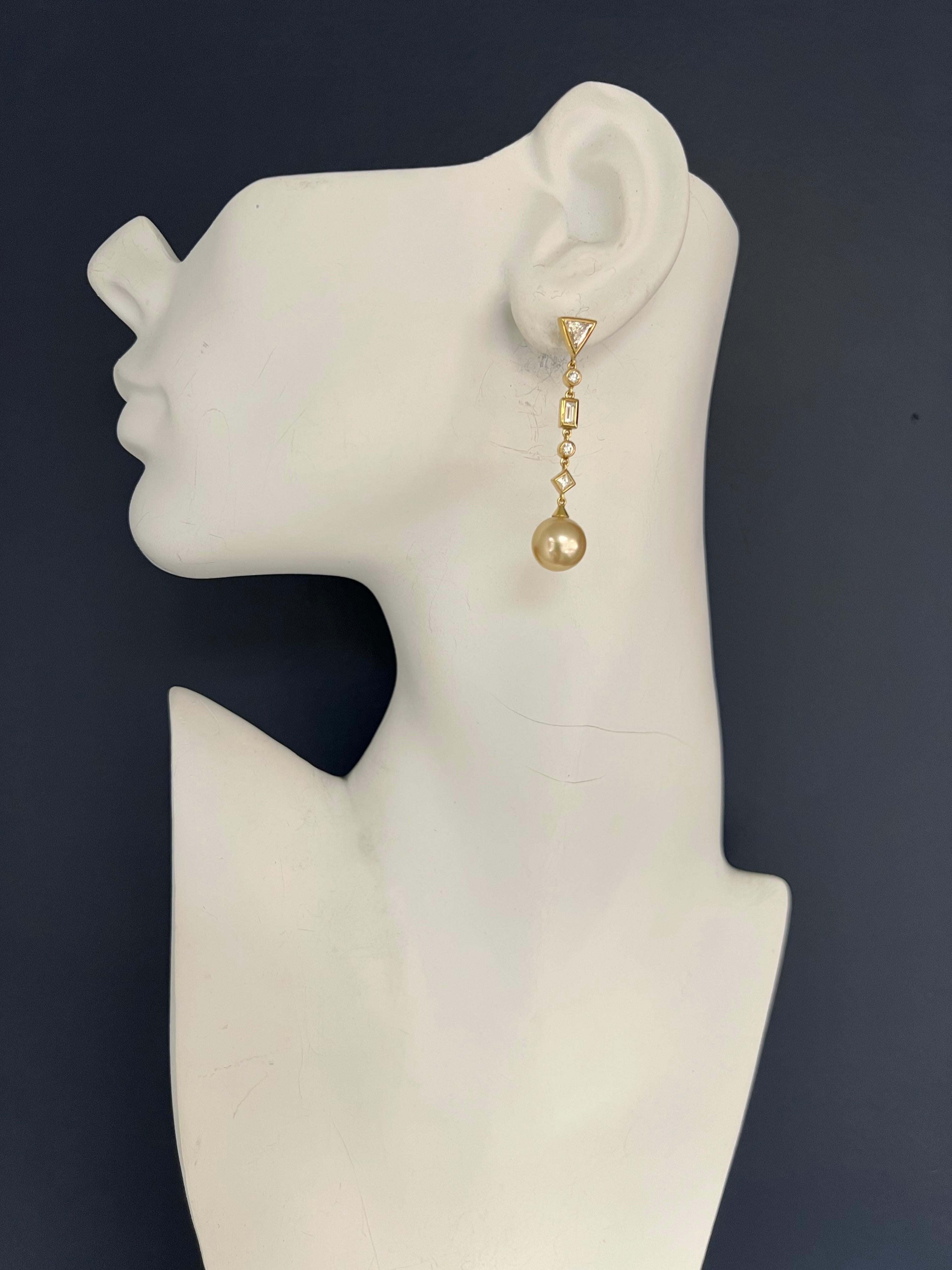 Modern gold 2 carat natural diamond and golden south sea pearl earrings

Magnificent yellow gold pearl earrings set with two 10.5 mm aaa quality golden south sea pearls. Very high luster, golden color and very thick nacre. The ten natural diamonds