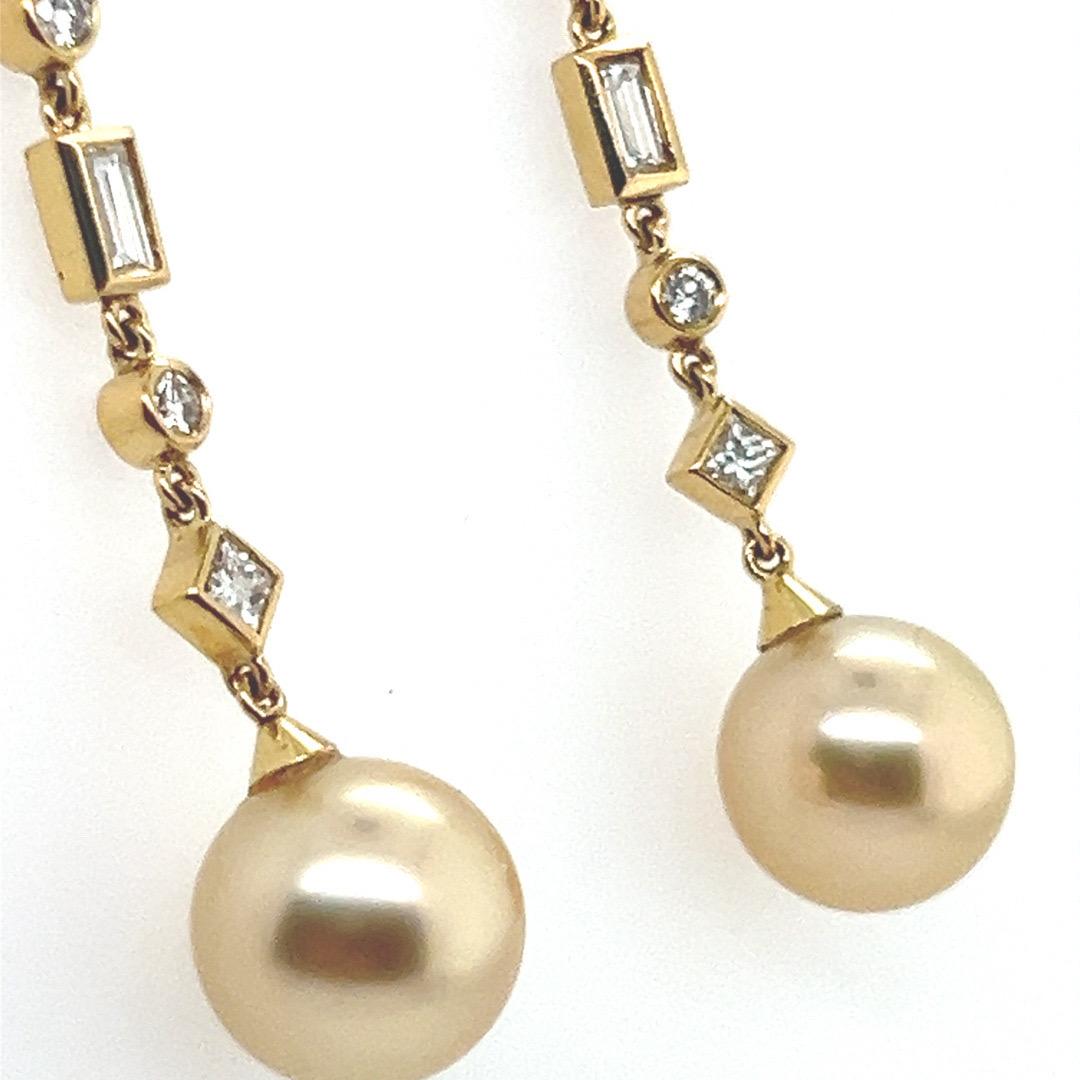Moderne Gold 2,08 Karat natürlicher Diamant und goldene Südseeperlen-Tropfen-Ohrringe im Zustand „Gut“ in Los Angeles, CA