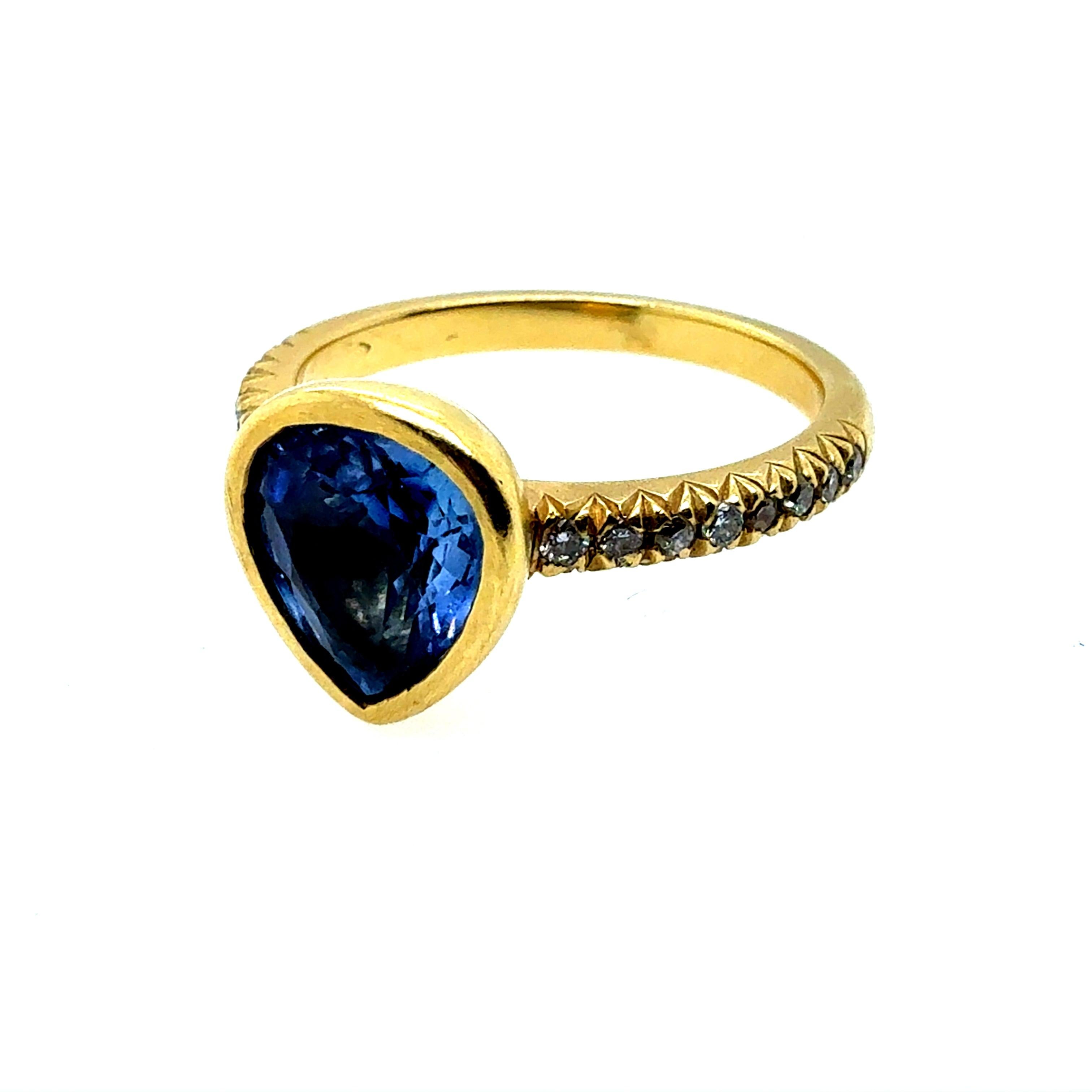 Modern Gold 2.12 Carat Pear Blue Sapphire & Natural Diamond Statement Ring In Good Condition For Sale In Los Angeles, CA