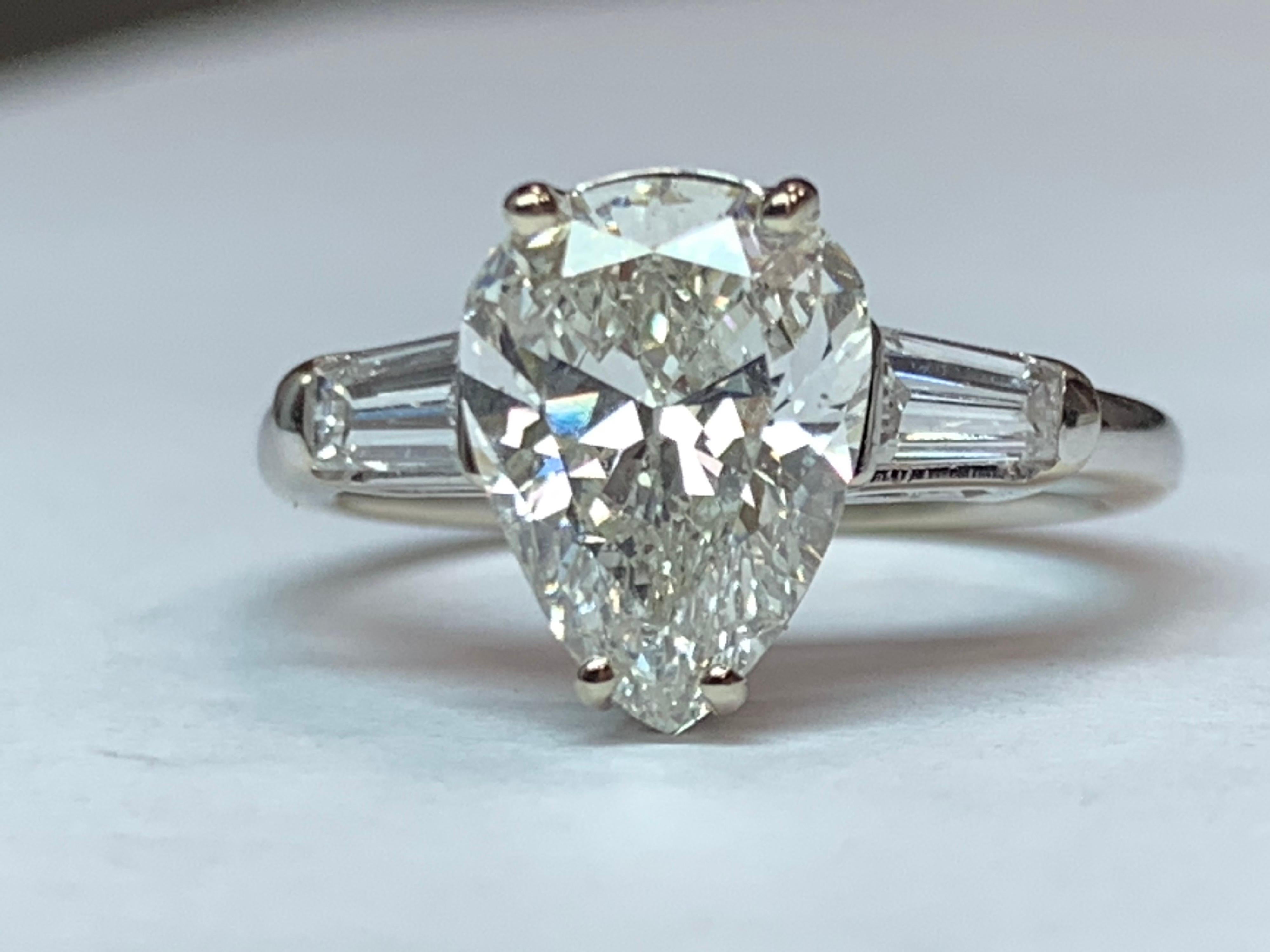 Modern Gold 2.40 Carat EGL Certified Natural Pear G SI1 Diamond Engagement Ring 2