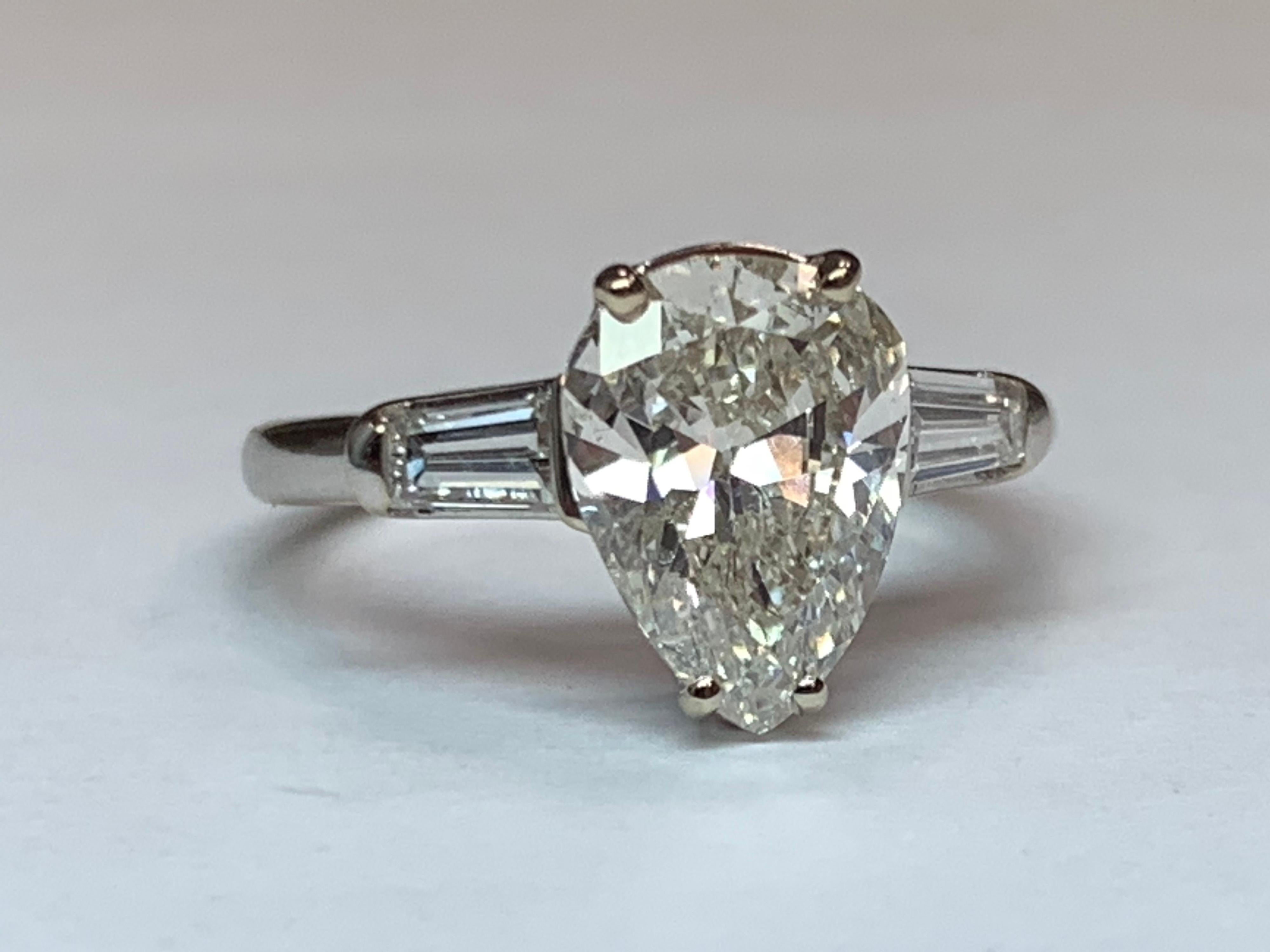 Modern Gold 2.40 Carat EGL Certified Natural Pear G SI1 Diamond Engagement Ring 3