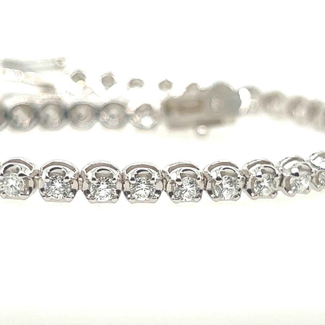 Modern Gold 2.42 Carat Natural Round Brilliant Colorless Diamond Tennis Bracelet In Good Condition For Sale In Los Angeles, CA