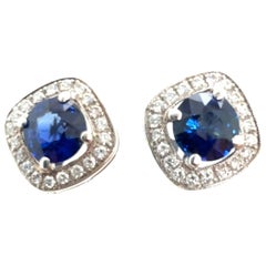 Modernes Gold 2,8 Karat Natürlicher Königlicher Blauer Saphir & Diamant Ohrstecker Halo Ohrringe