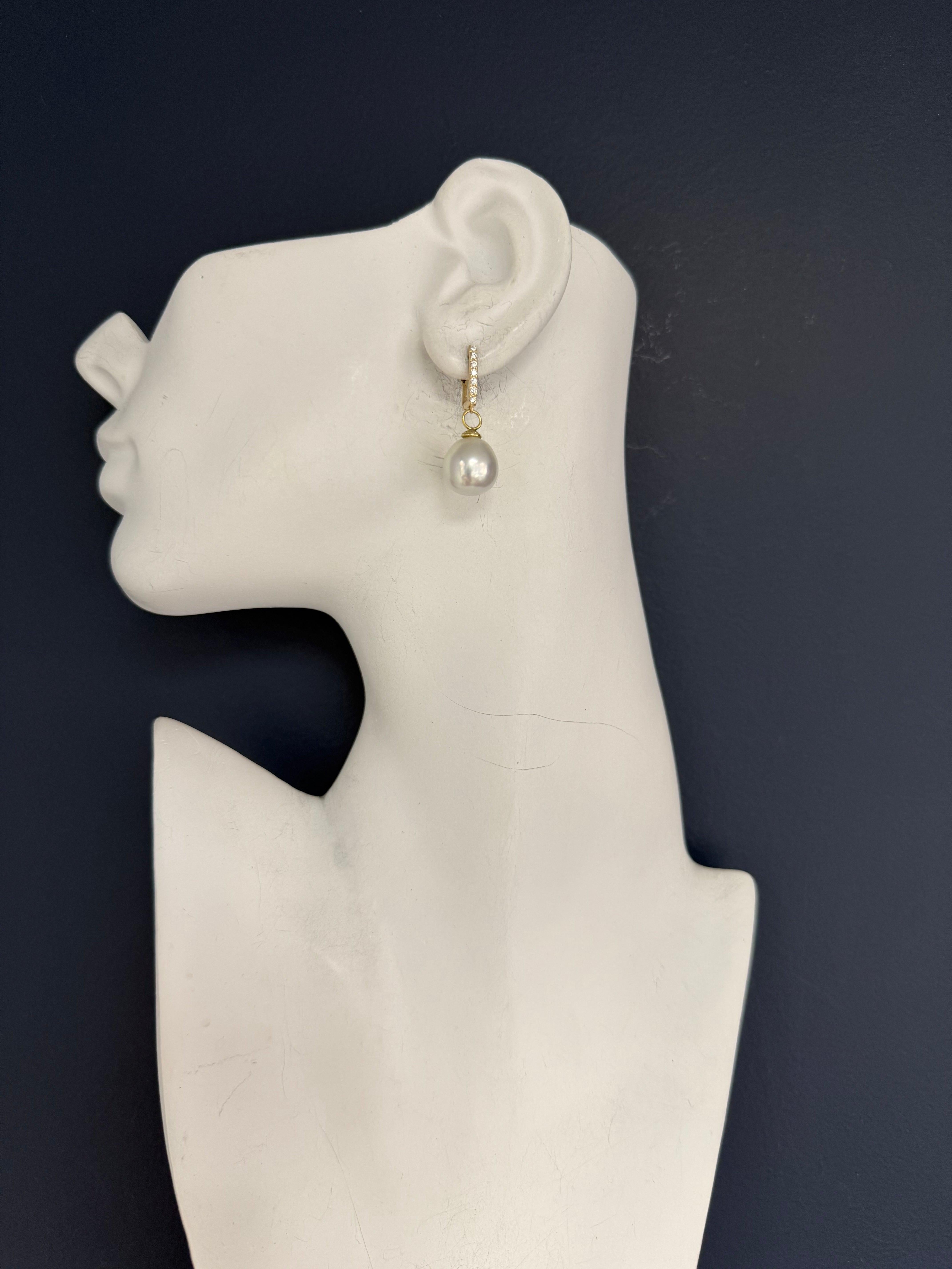 Moderne Gold .35 Karat Naturdiamant & 12,5 mm Südseeperle Tropfenohrringe im Zustand „Gut“ im Angebot in Los Angeles, CA