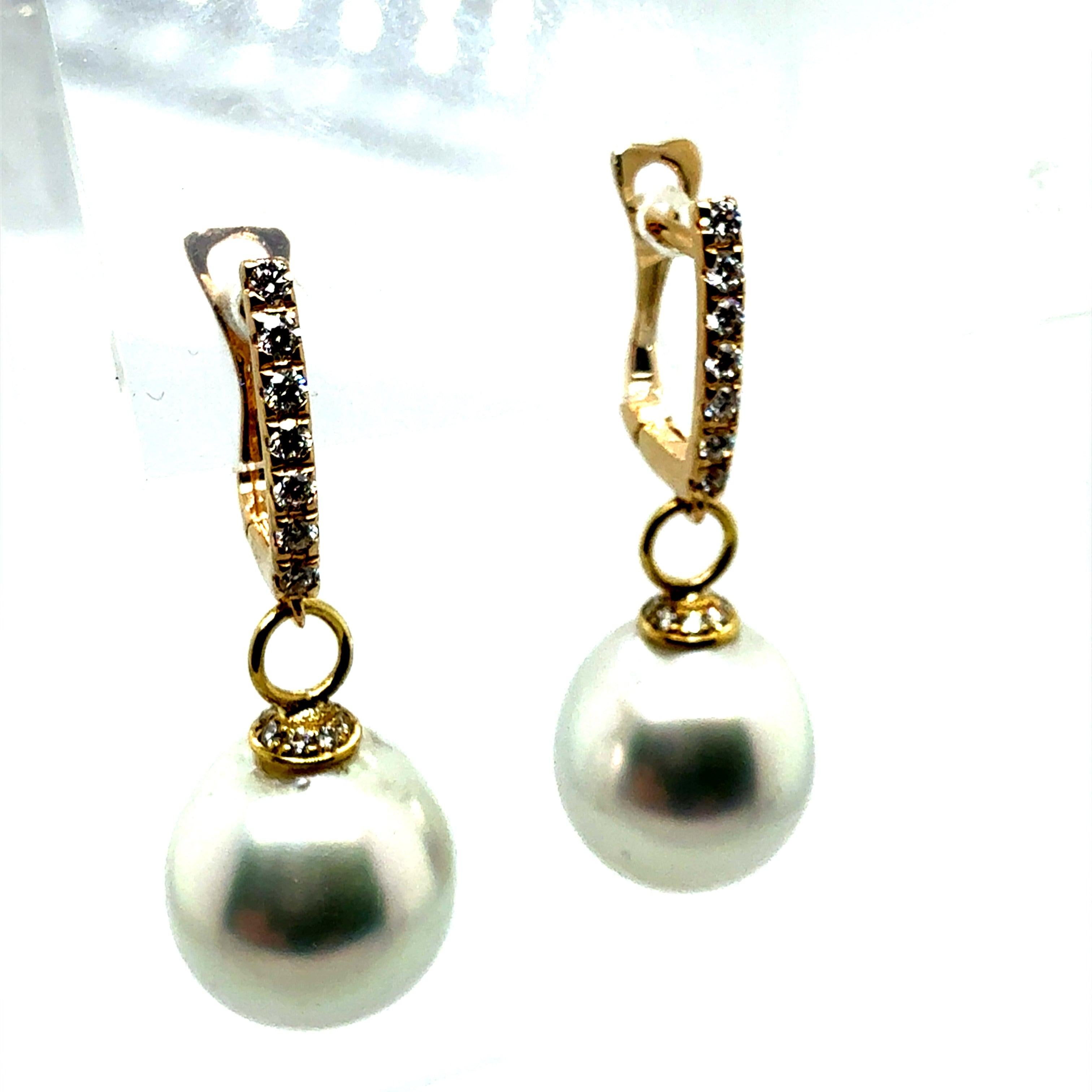Moderne Gold .35 Karat Naturdiamant & 12,5 mm Südseeperle Tropfenohrringe im Angebot 2