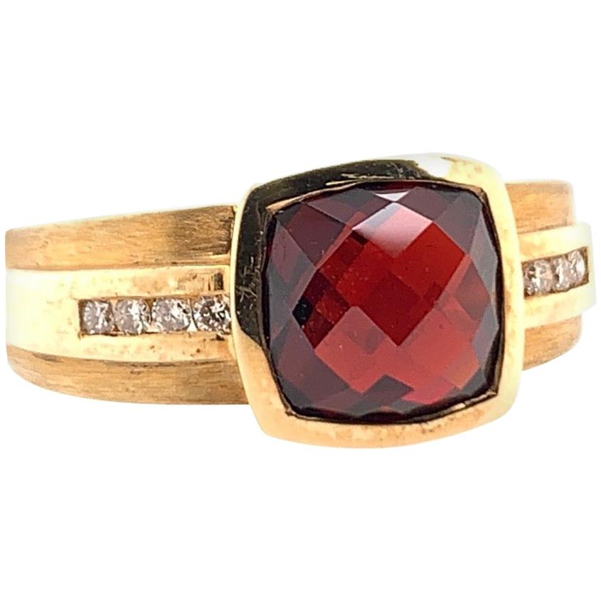 Modern Gold 3.55 Carat Natural Square Reddish Garnet and Diamond Cocktail Ring