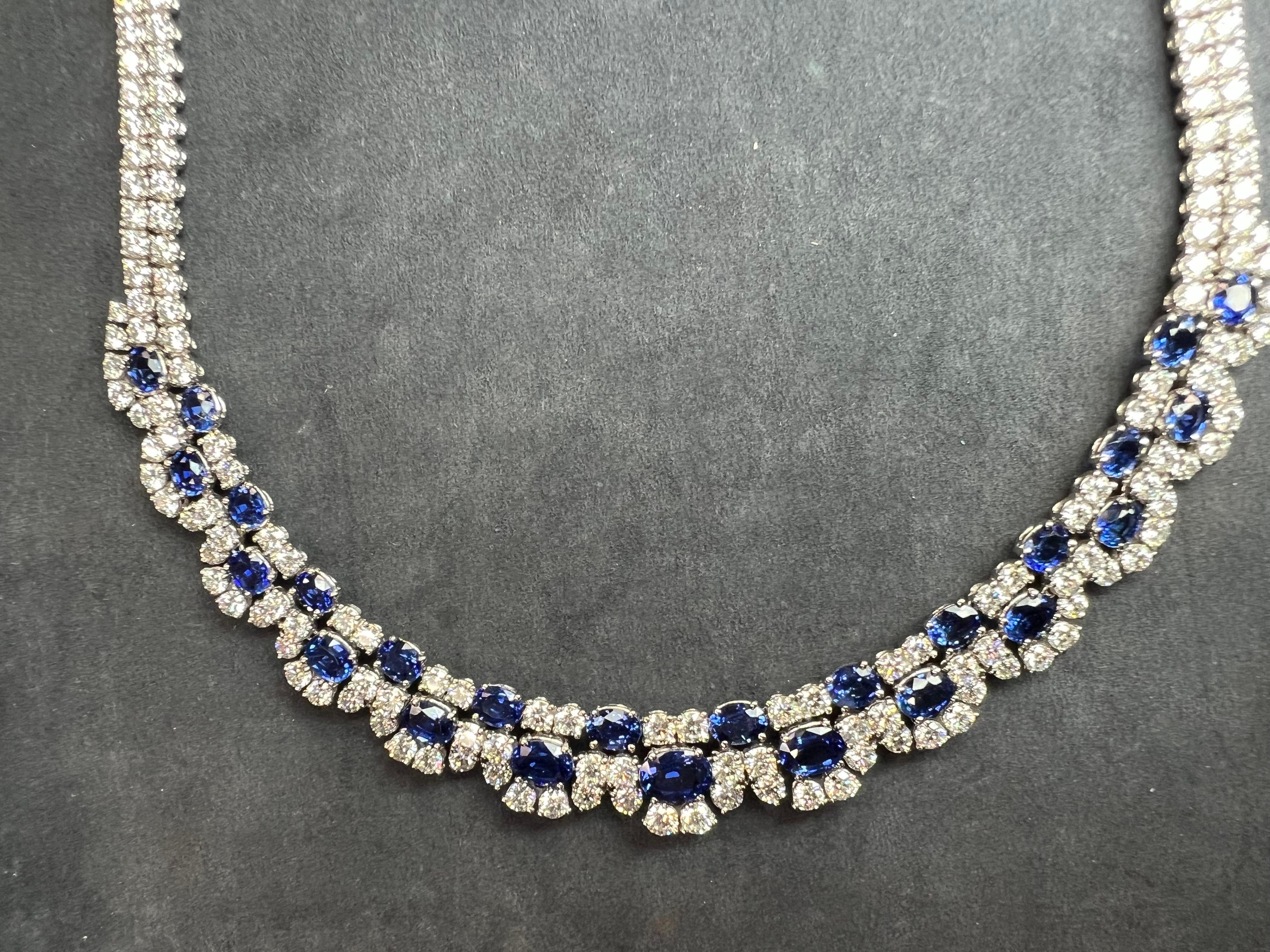 Round Cut Modern Gold 37 Carat Natural Colorless Diamond & Blue Sapphire Italian Necklace For Sale