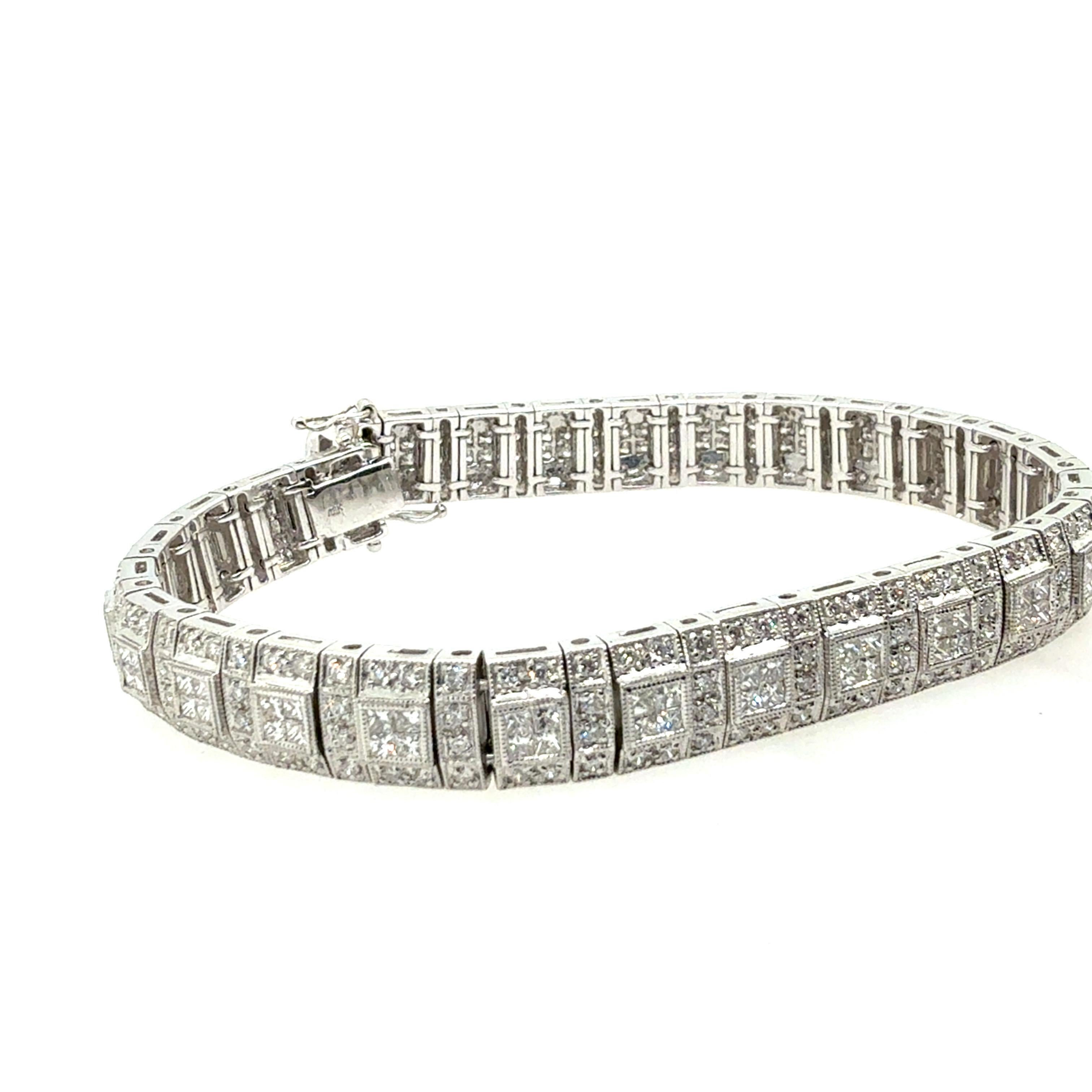 Taille princesse Bracelet en or moderne 4 carats de diamants ronds et princesses incolores naturels en vente