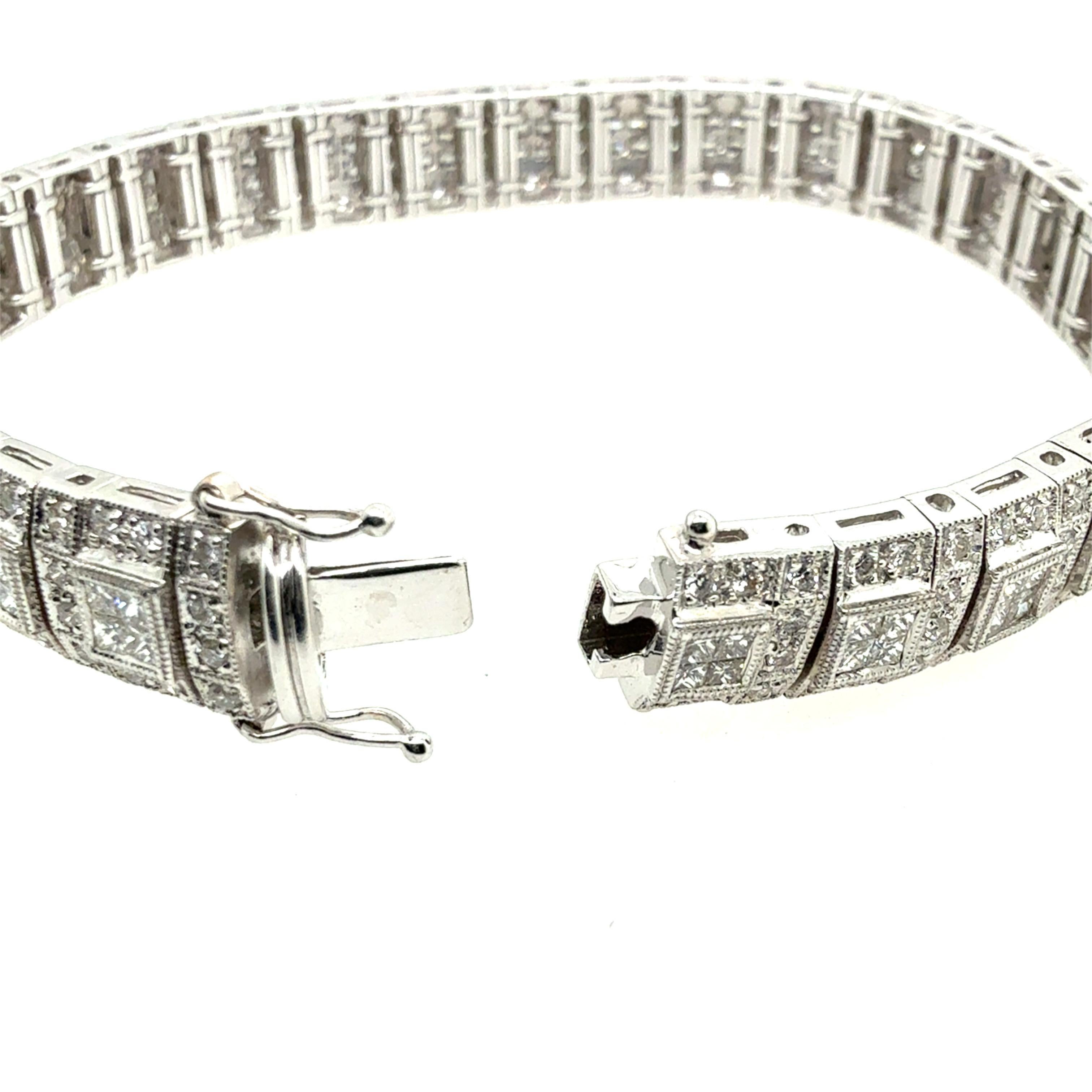 Bracelet en or moderne 4 carats de diamants ronds et princesses incolores naturels Bon état - En vente à Los Angeles, CA