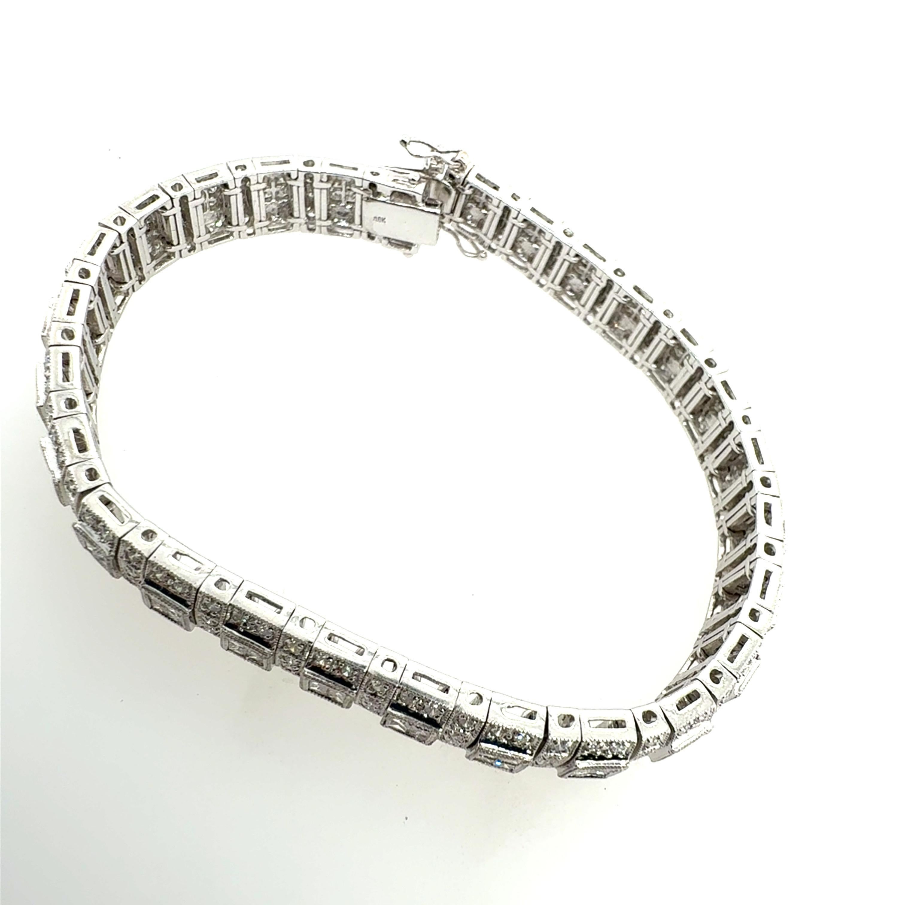 Bracelet en or moderne 4 carats de diamants ronds et princesses incolores naturels en vente 1