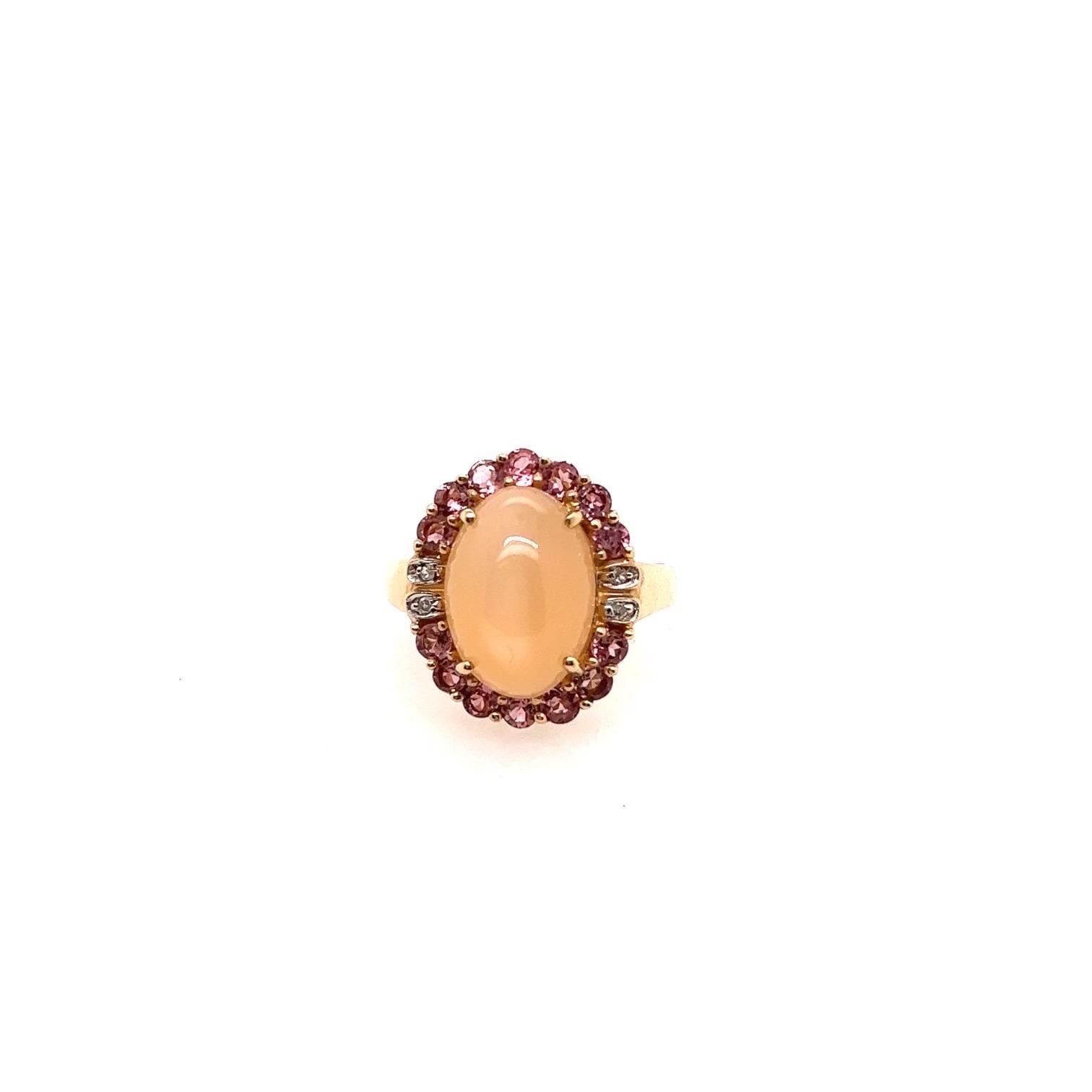 Modern Gold 5.53 Carat Natural Cats-Eye Moonstone & Tourmaline Cocktail Ring In Good Condition For Sale In Los Angeles, CA