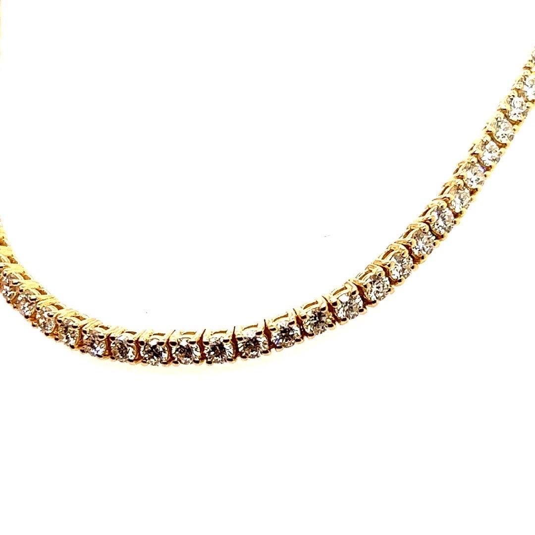 Round Cut Modern Gold 5.6 Carat Natural H Color VS Round Brilliant Diamond Tennis Necklace For Sale