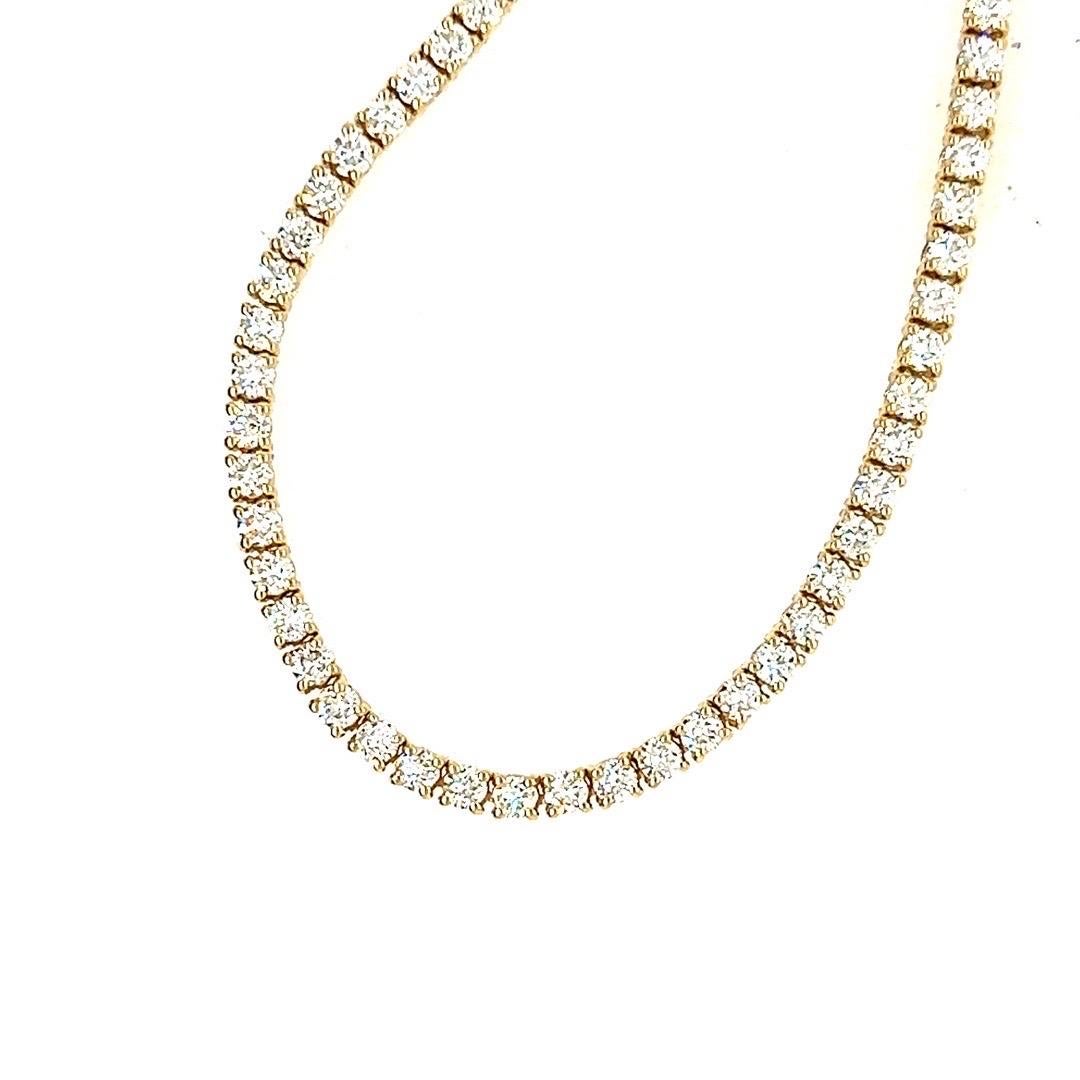 Women's or Men's Modern Gold 5.6 Carat Natural H Color VS Round Brilliant Diamond Tennis Necklace For Sale