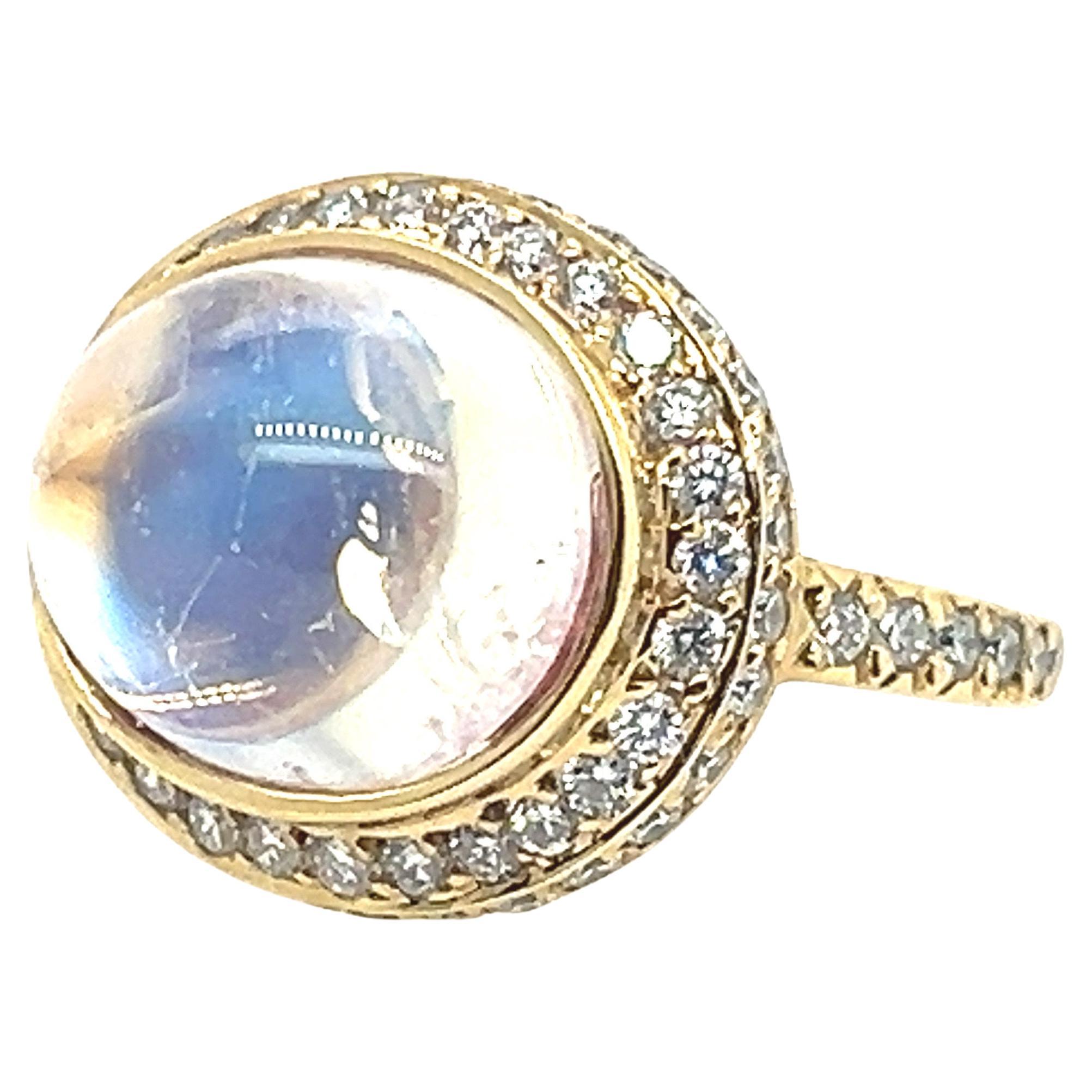 Moderner Cocktailring aus Gold 7,25 Karat natürlichem blauem Mondstein und farblosen Diamanten im Angebot