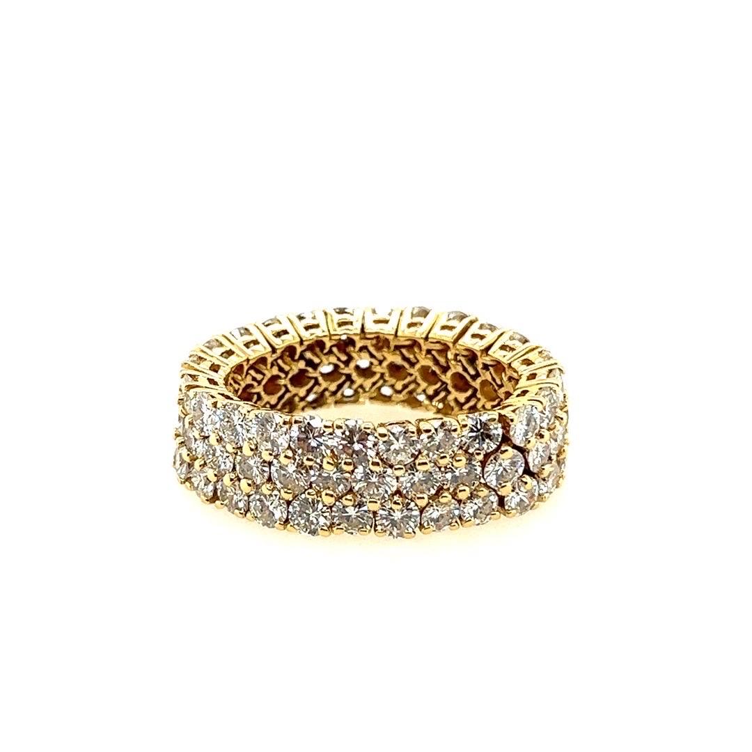 Modern Gold 8 Carat Natural Round Brilliant Diamond Flexible Band Ring For Sale 2