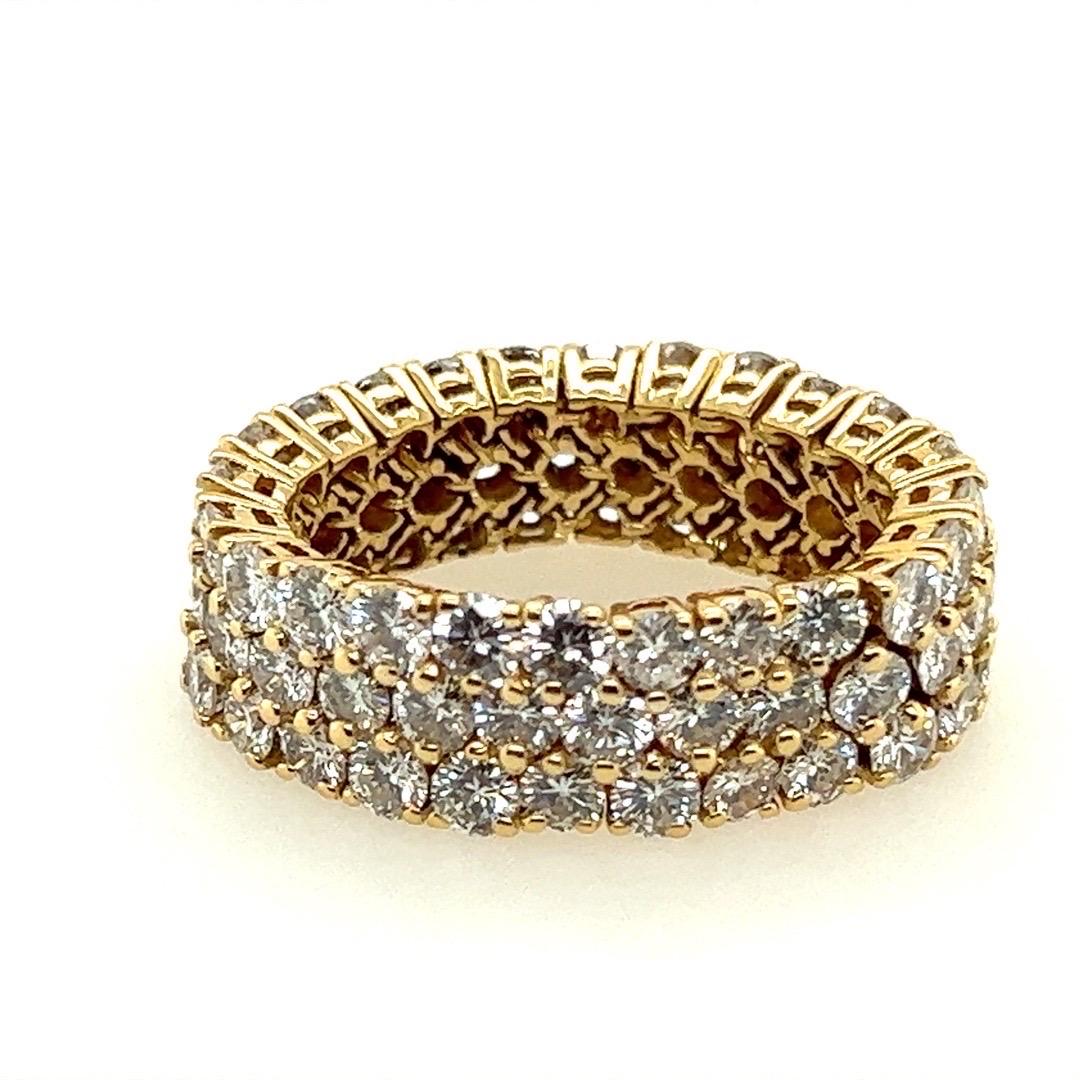 Modern Gold 8 Carat Natural Round Brilliant Diamond Flexible Band Ring For Sale 3