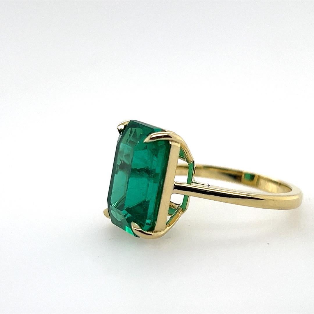 Women's or Men's Modern Gold 8.27 Carat AGL Certified Natural Zambian Green Emerald Cocktail Ring For Sale